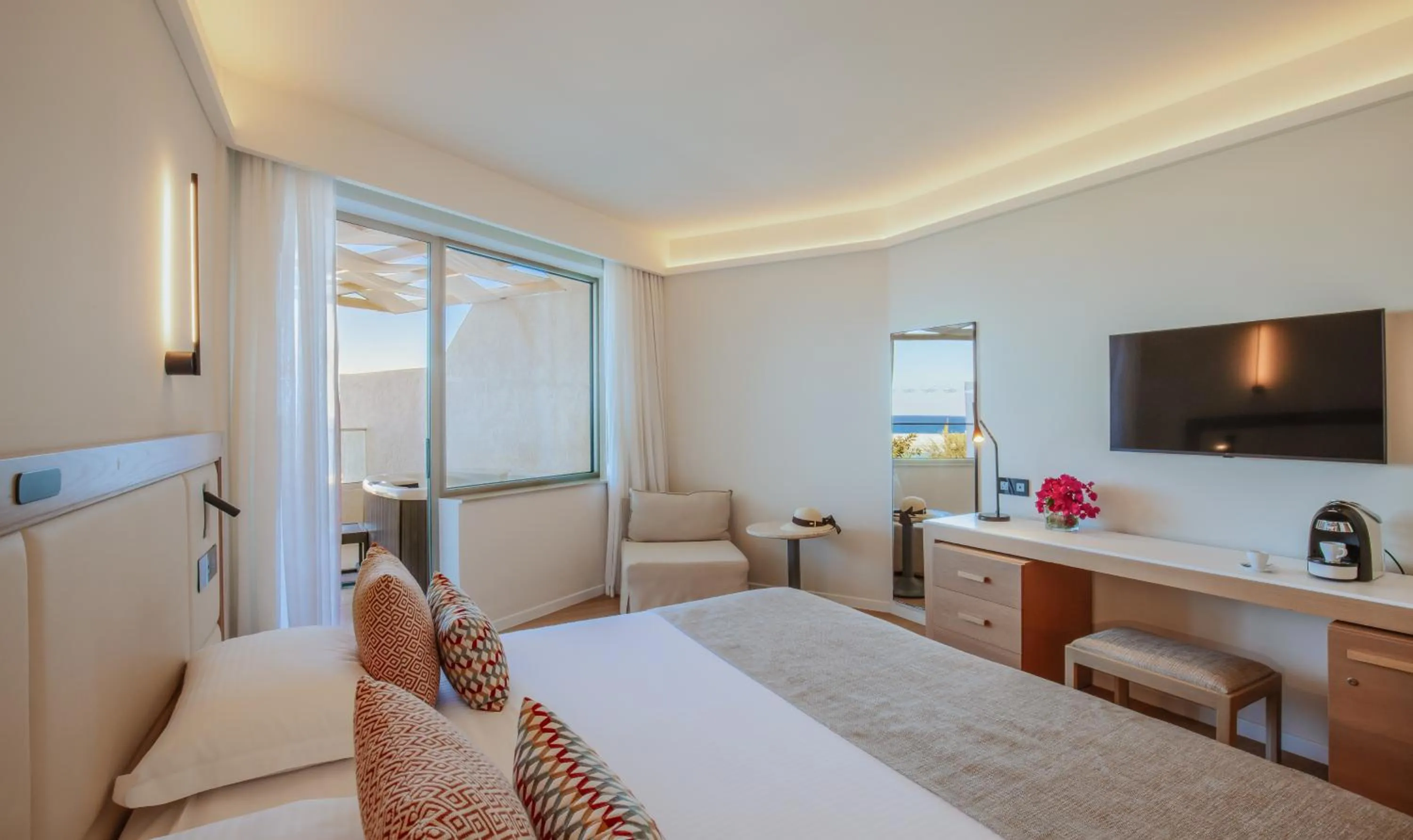 Bedroom, Bed in Golden Coast Beach Hotel