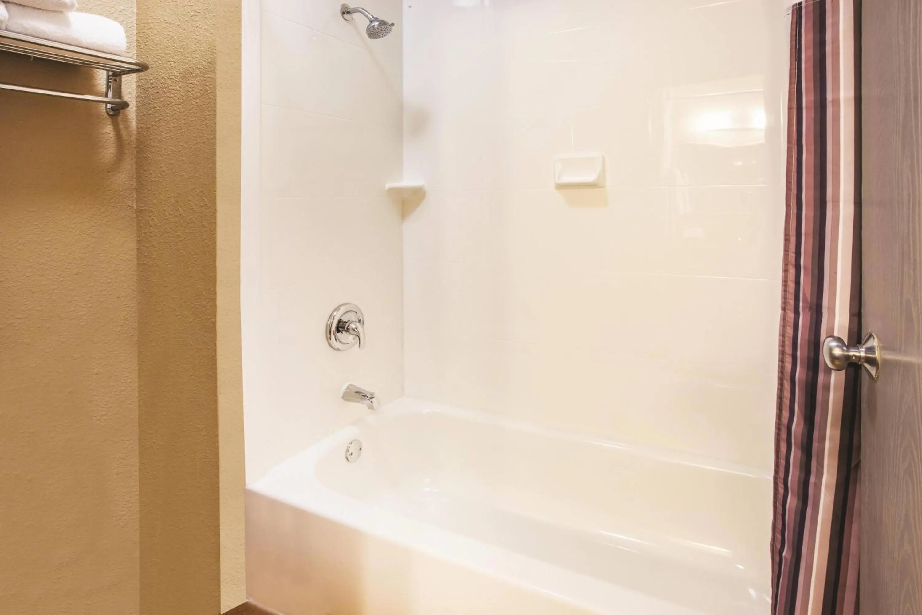 Photo of the whole room in La Quinta Inn by Wyndham Indianapolis North