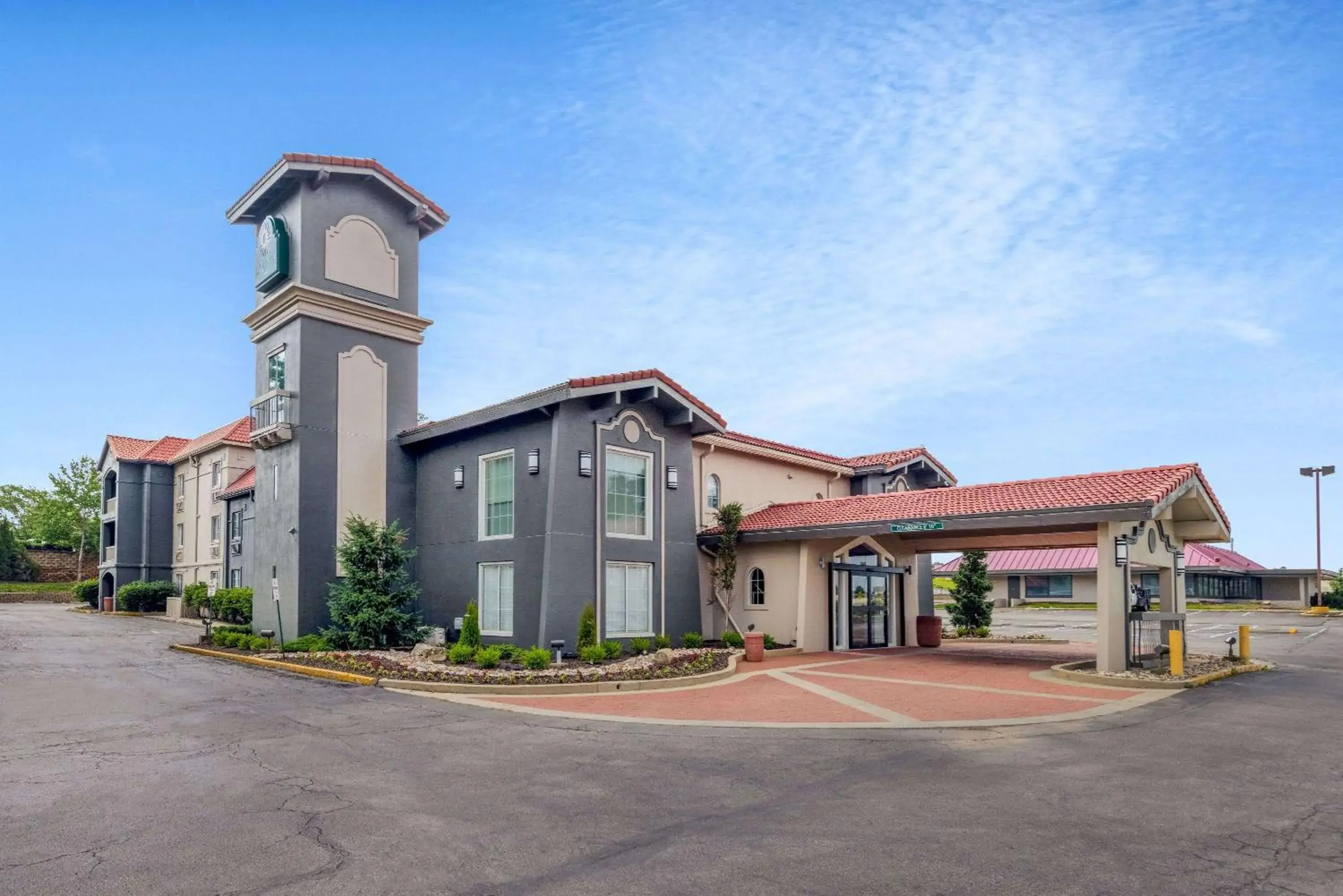 Property building in La Quinta Inn by Wyndham Kansas City Lenexa Property building in La Quinta Inn by Wyndham Kansas City Lenexa