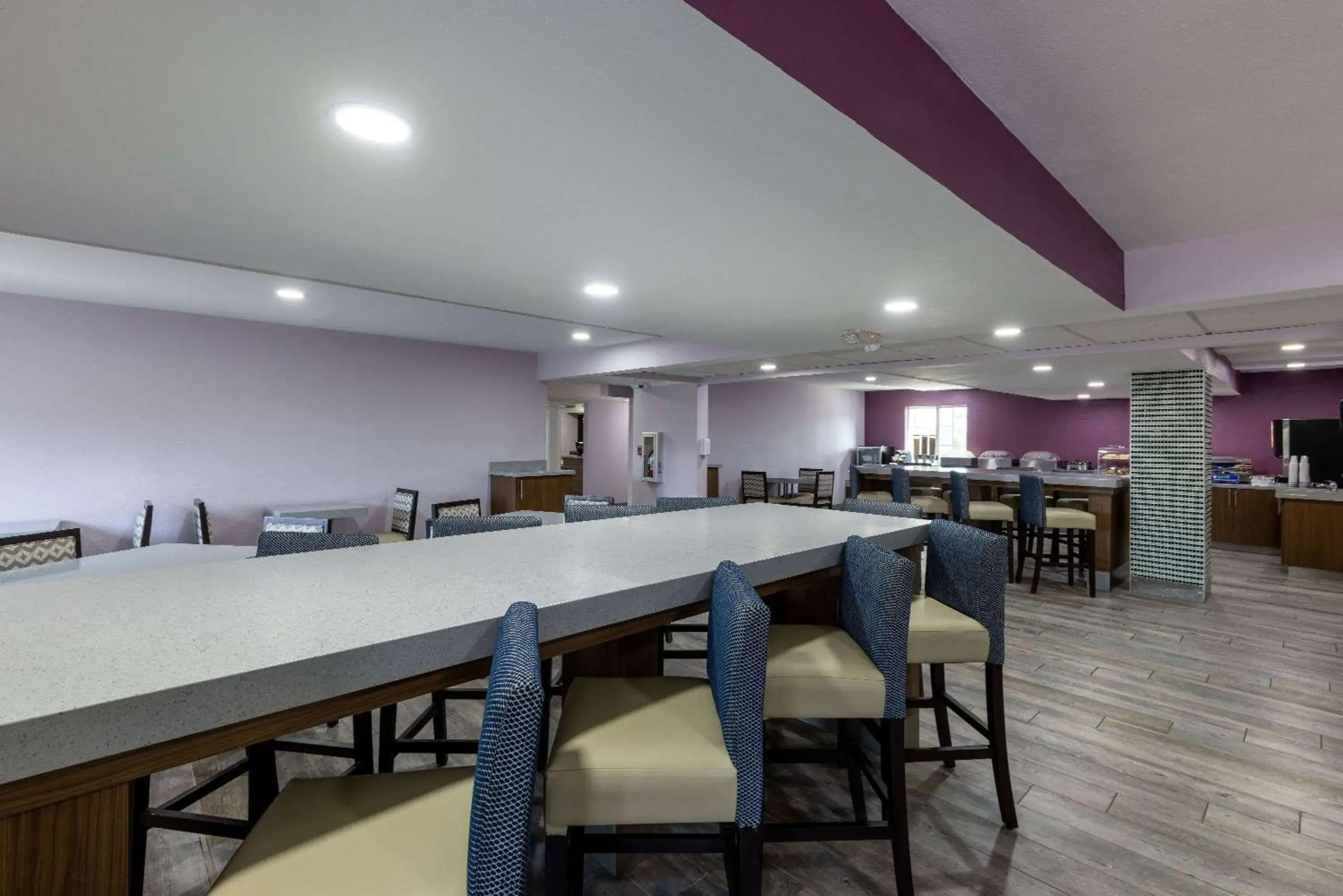 Breakfast in La Quinta Inn by Wyndham Kansas City Lenexa Breakfast in La Quinta Inn by Wyndham Kansas City Lenexa