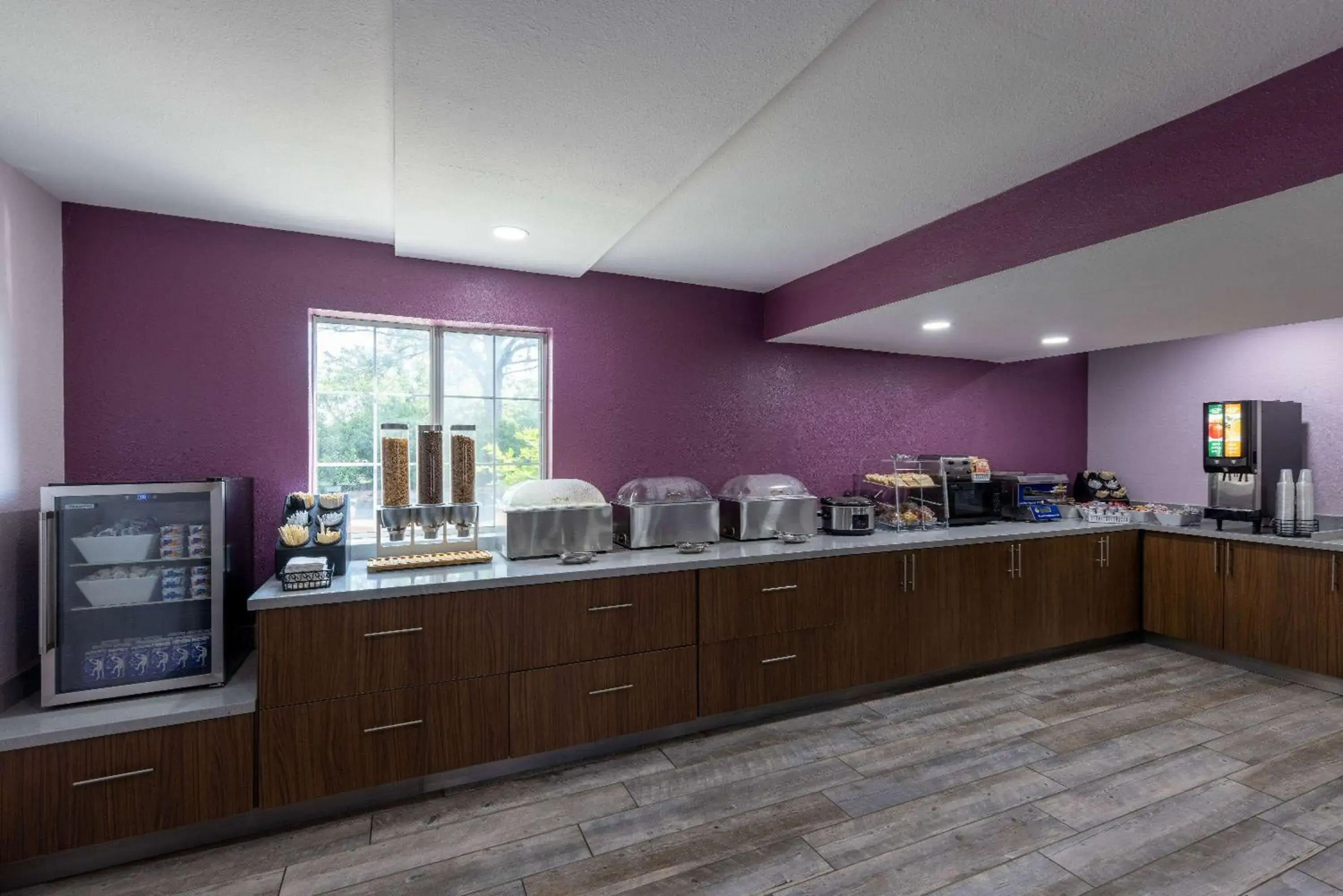 Breakfast in La Quinta Inn by Wyndham Kansas City Lenexa Breakfast in La Quinta Inn by Wyndham Kansas City Lenexa