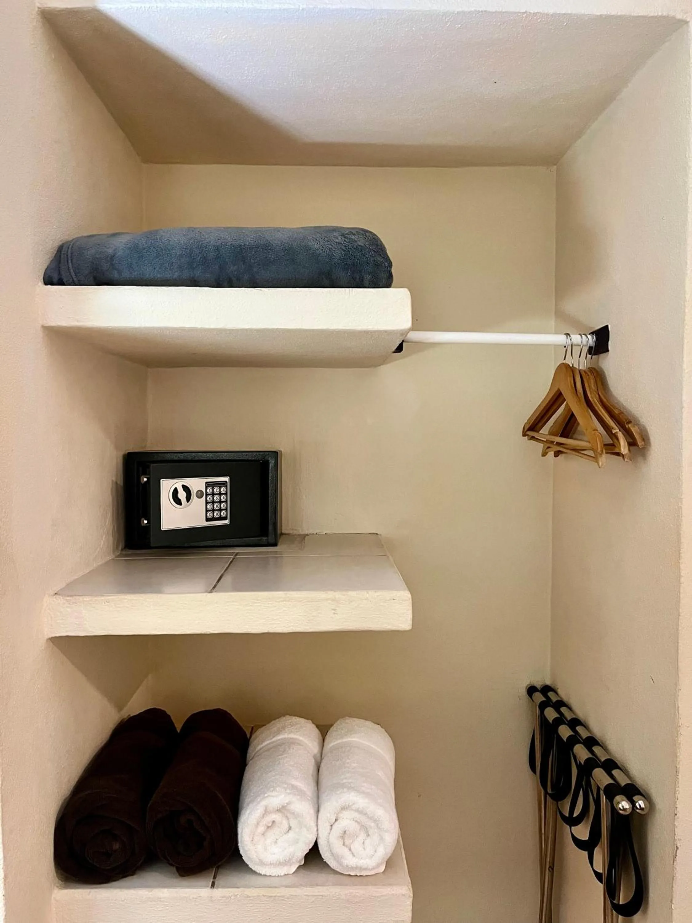 safe in Hotel Cantarana