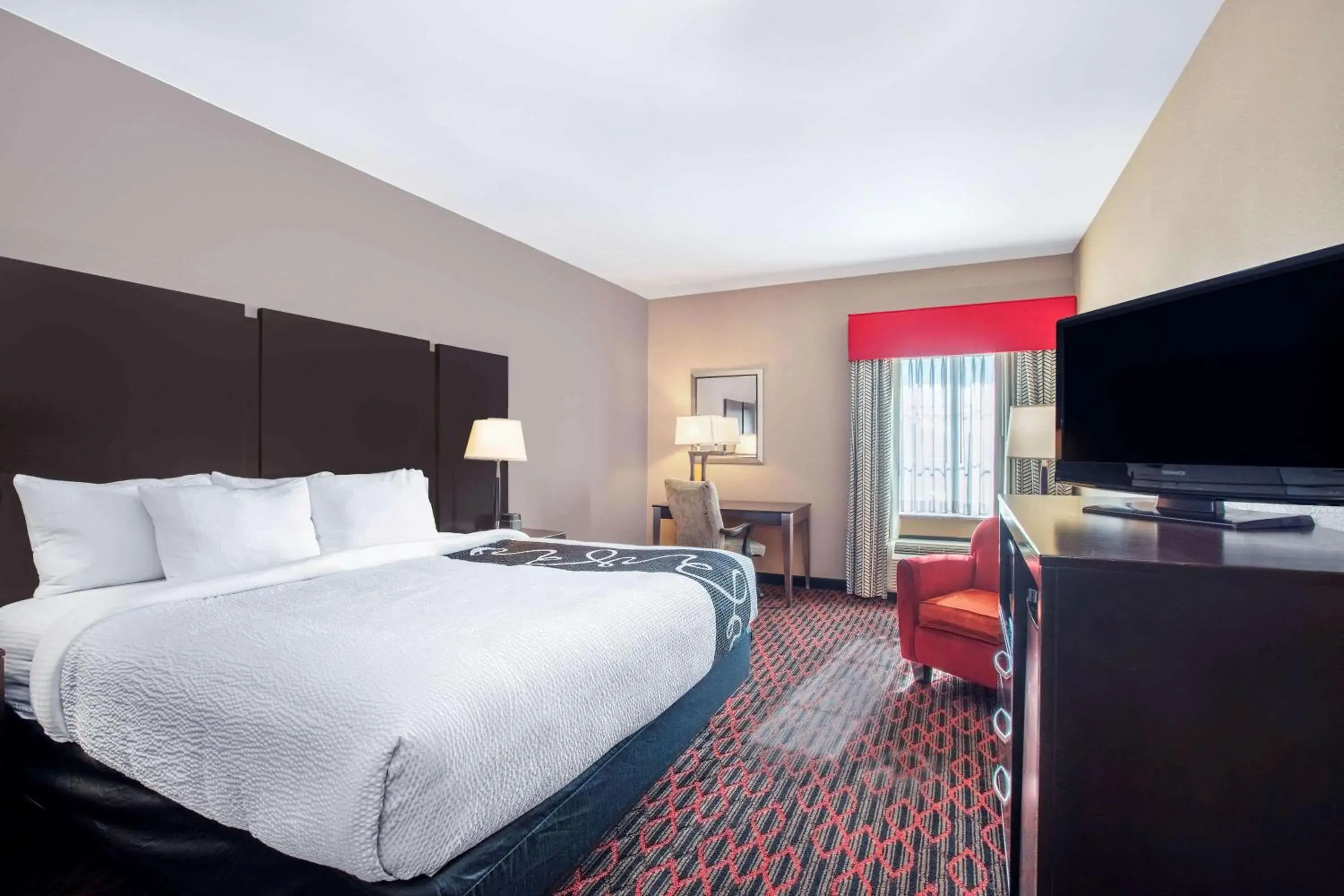 Deluxe King Room with Mobility/Hearing Impaired Access - Non-Smoking in La Quinta by Wyndham Conway Deluxe King Room with Mobility/Hearing Impaired Access - Non-Smoking in La Quinta by Wyndham Conway