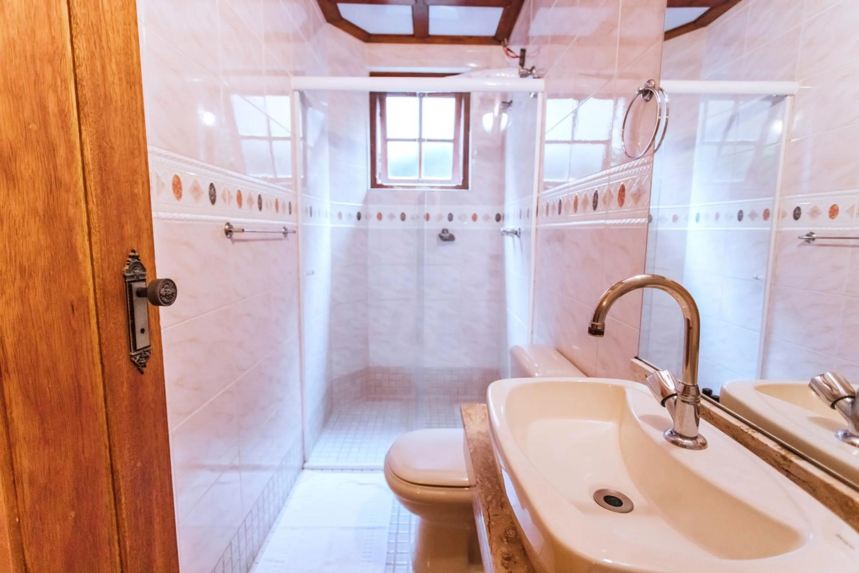 Shower in VELINN Pousada Villa Caiçara