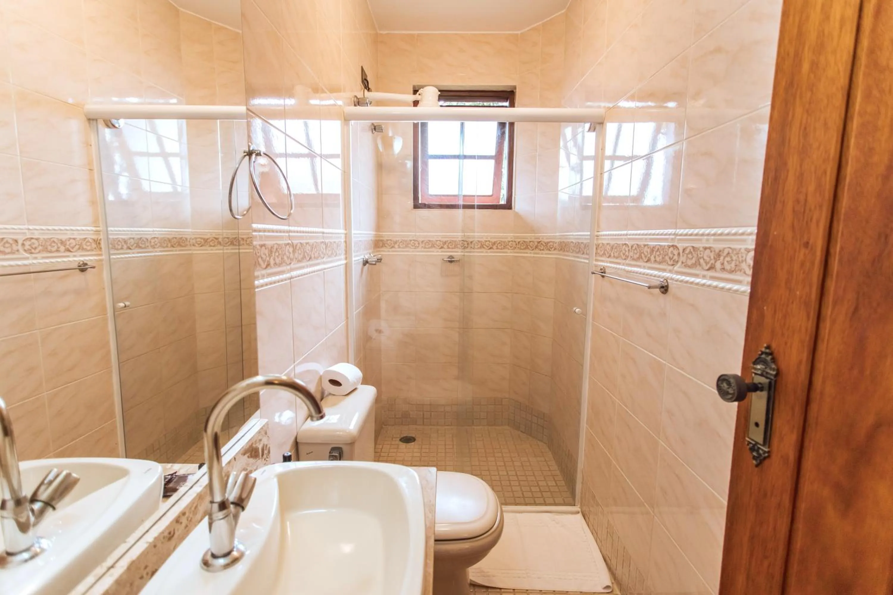 Shower in VELINN Pousada Villa Caiçara