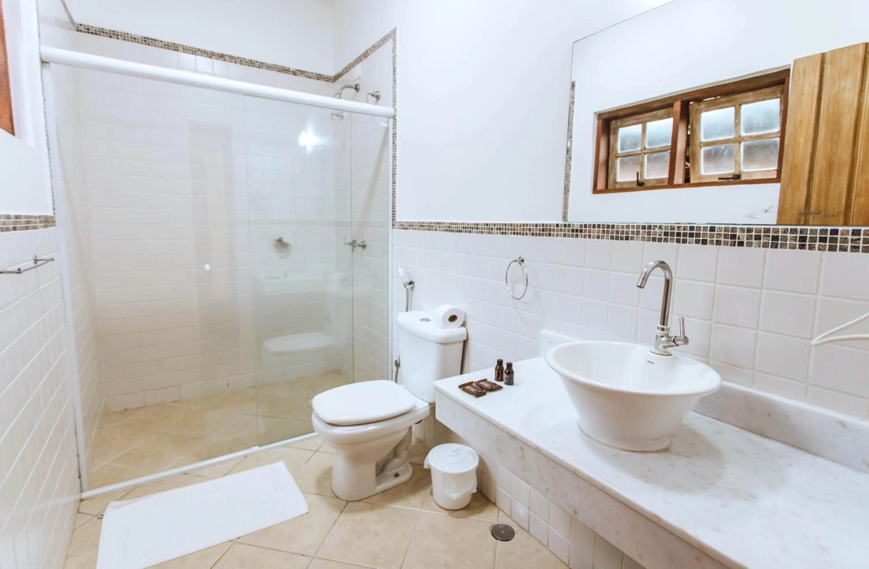 Shower in VELINN Pousada Villa Caiçara