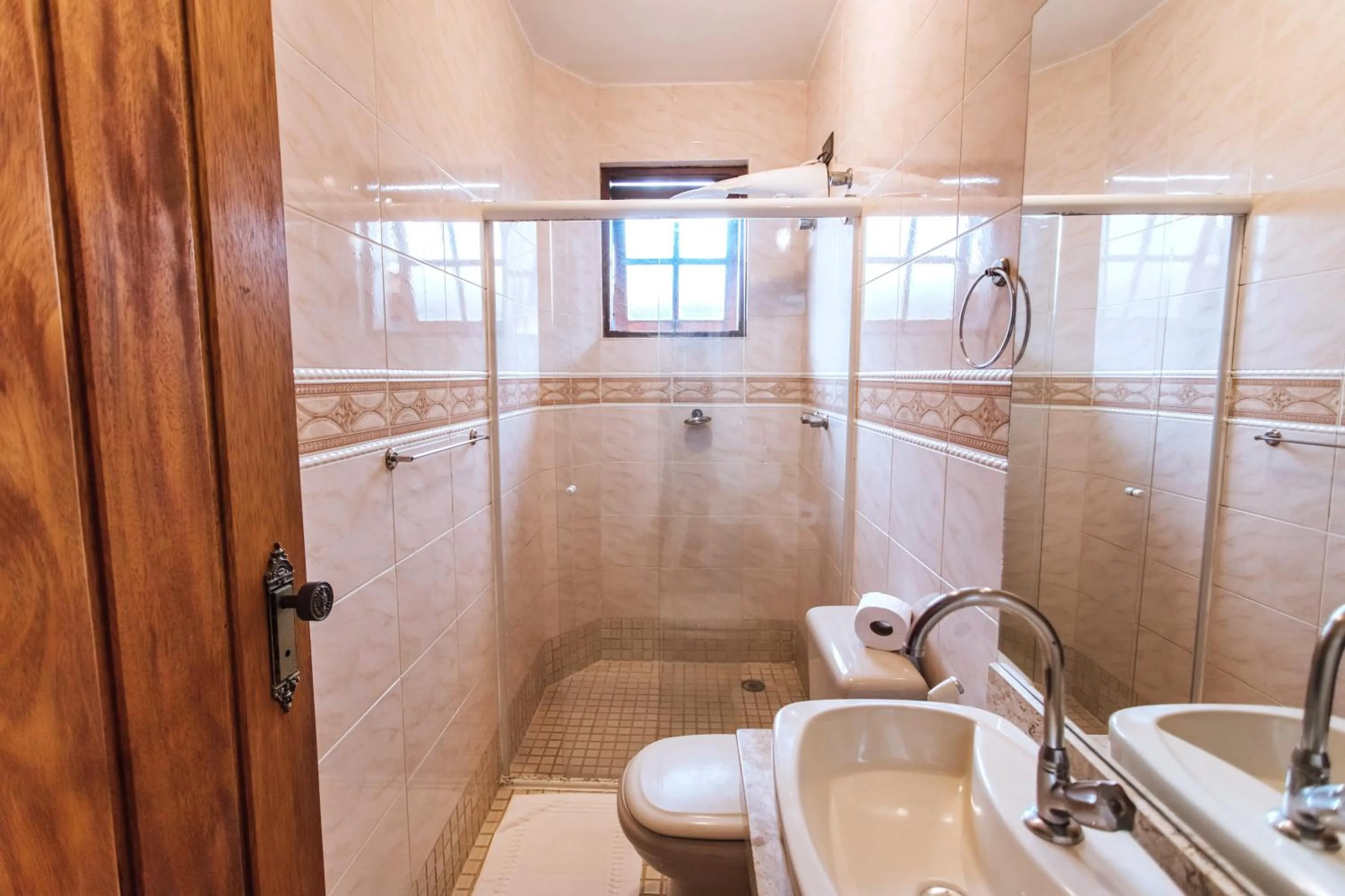 Shower in VELINN Pousada Villa Caiçara