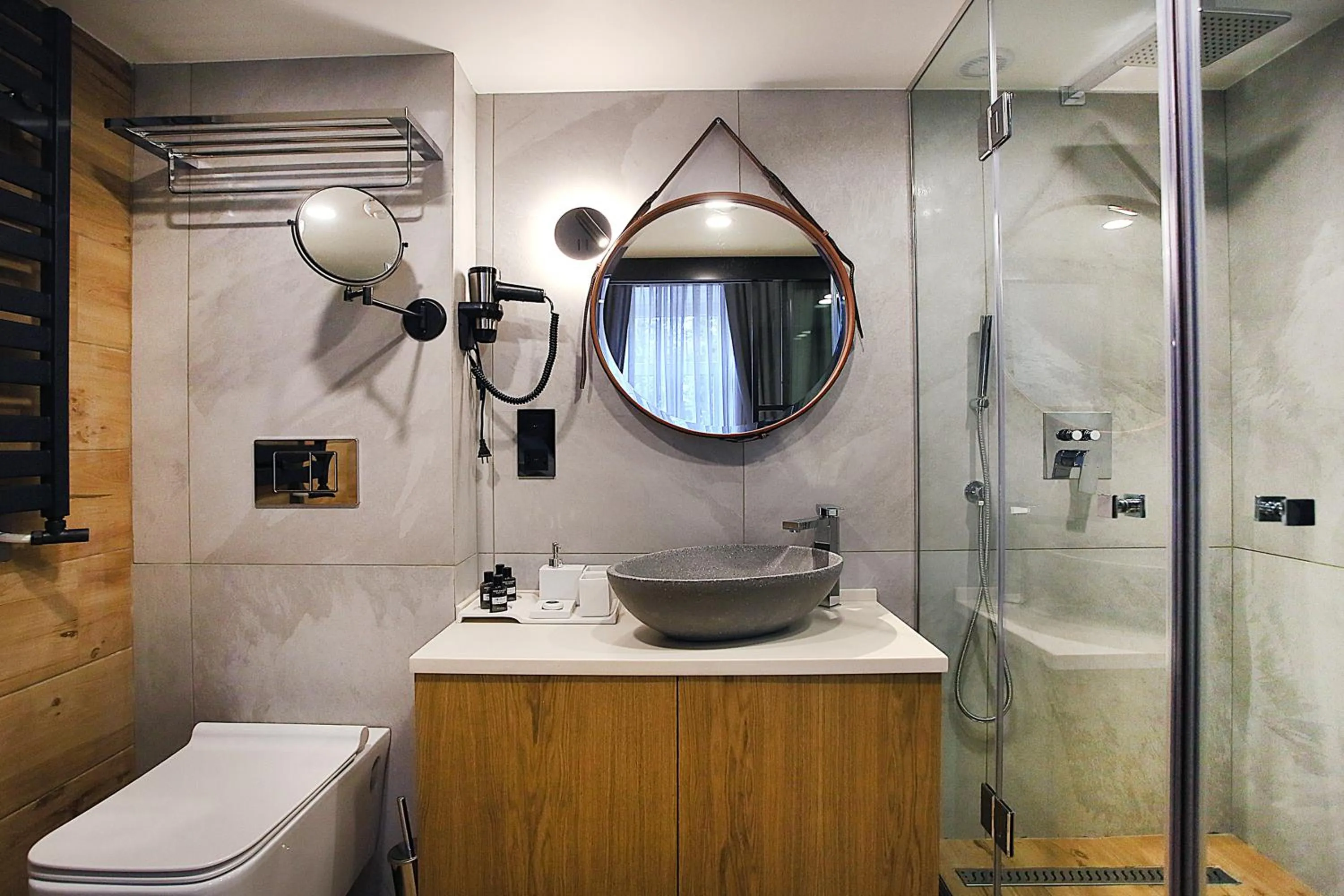 Shower in Paskunji Residence