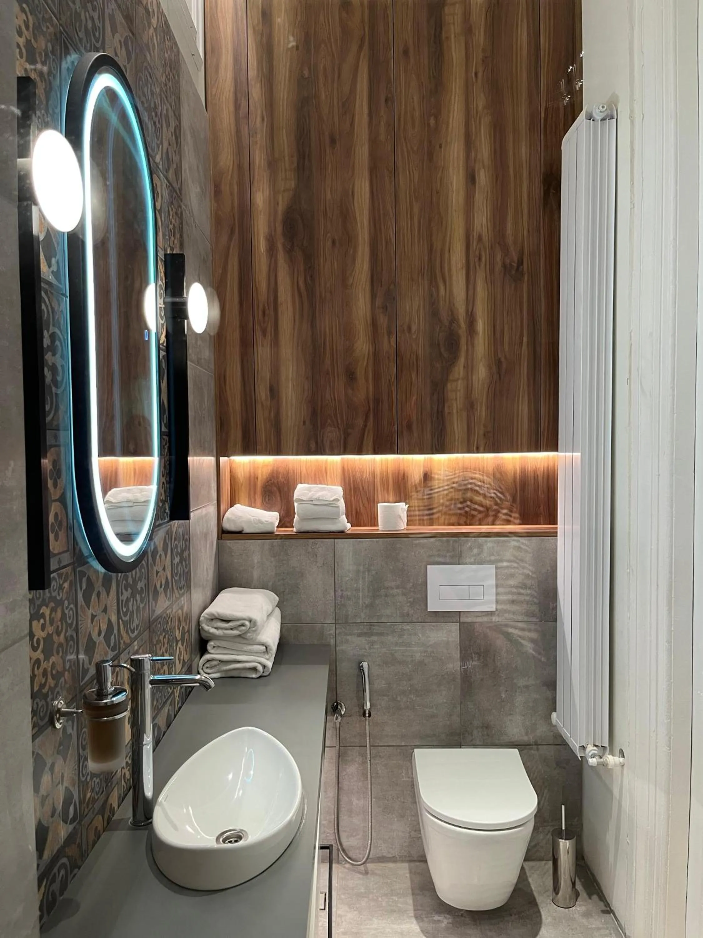 Shower in Paskunji Residence