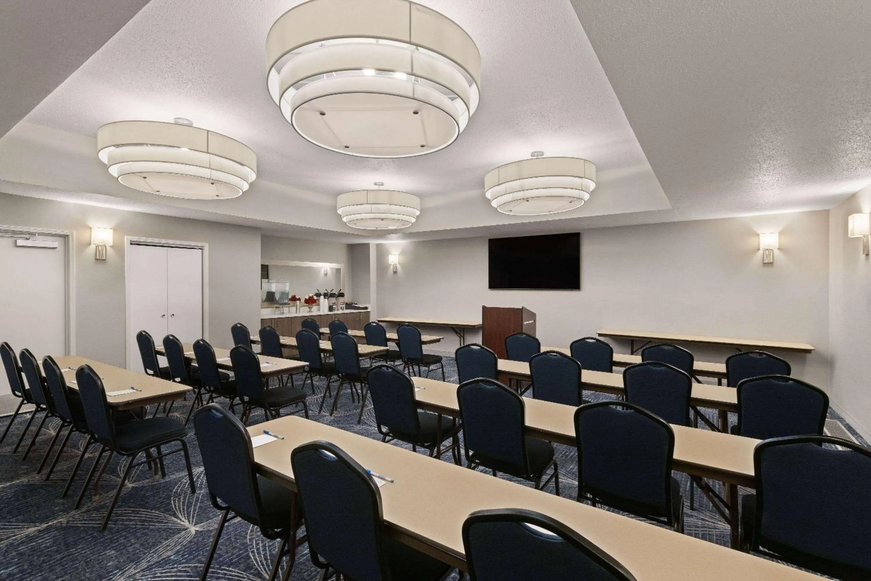 Meeting/conference room in La Quinta Inn and Suites by Wyndham at WaTiki Waterpark