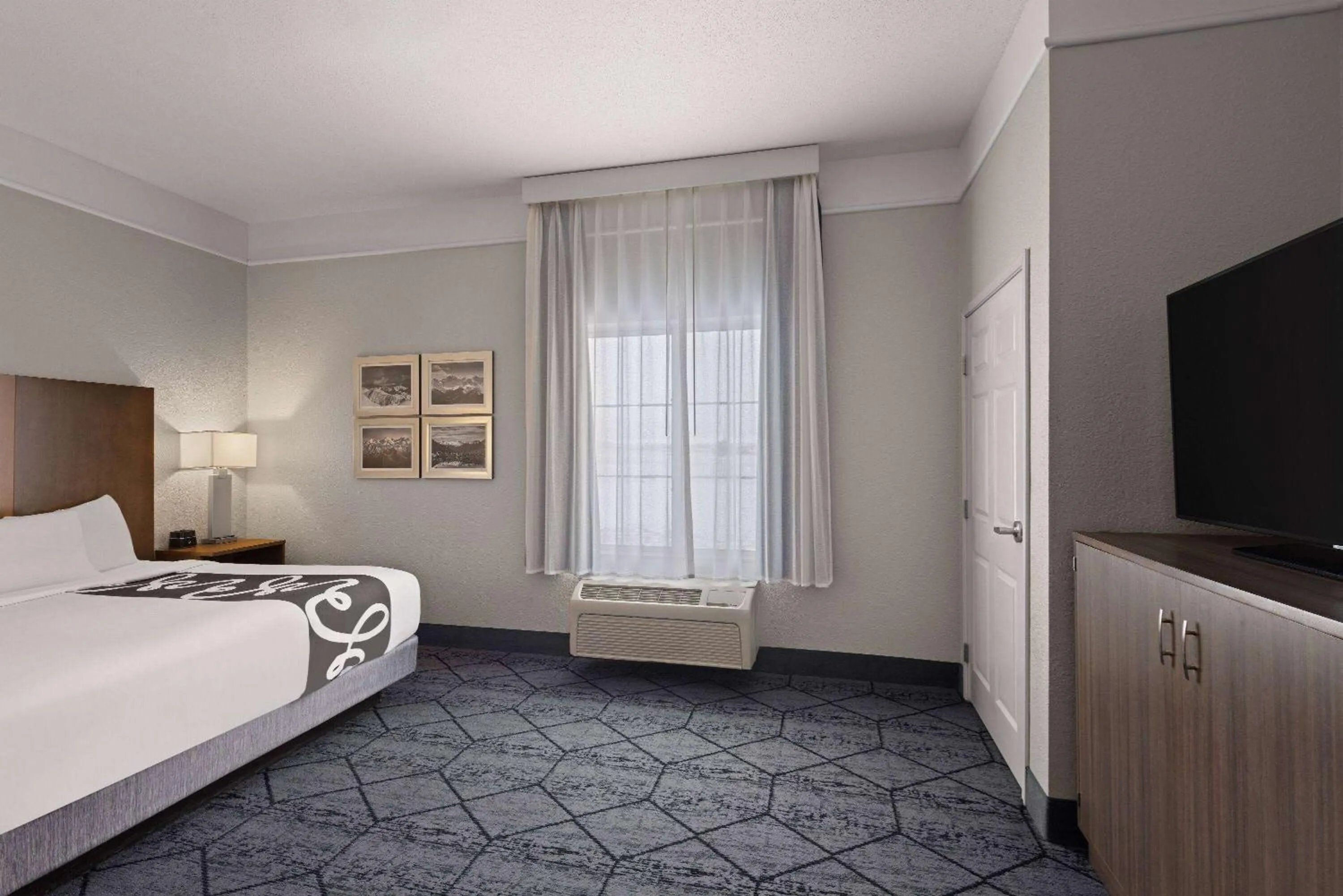 Bed in La Quinta Inn and Suites by Wyndham at WaTiki Waterpark