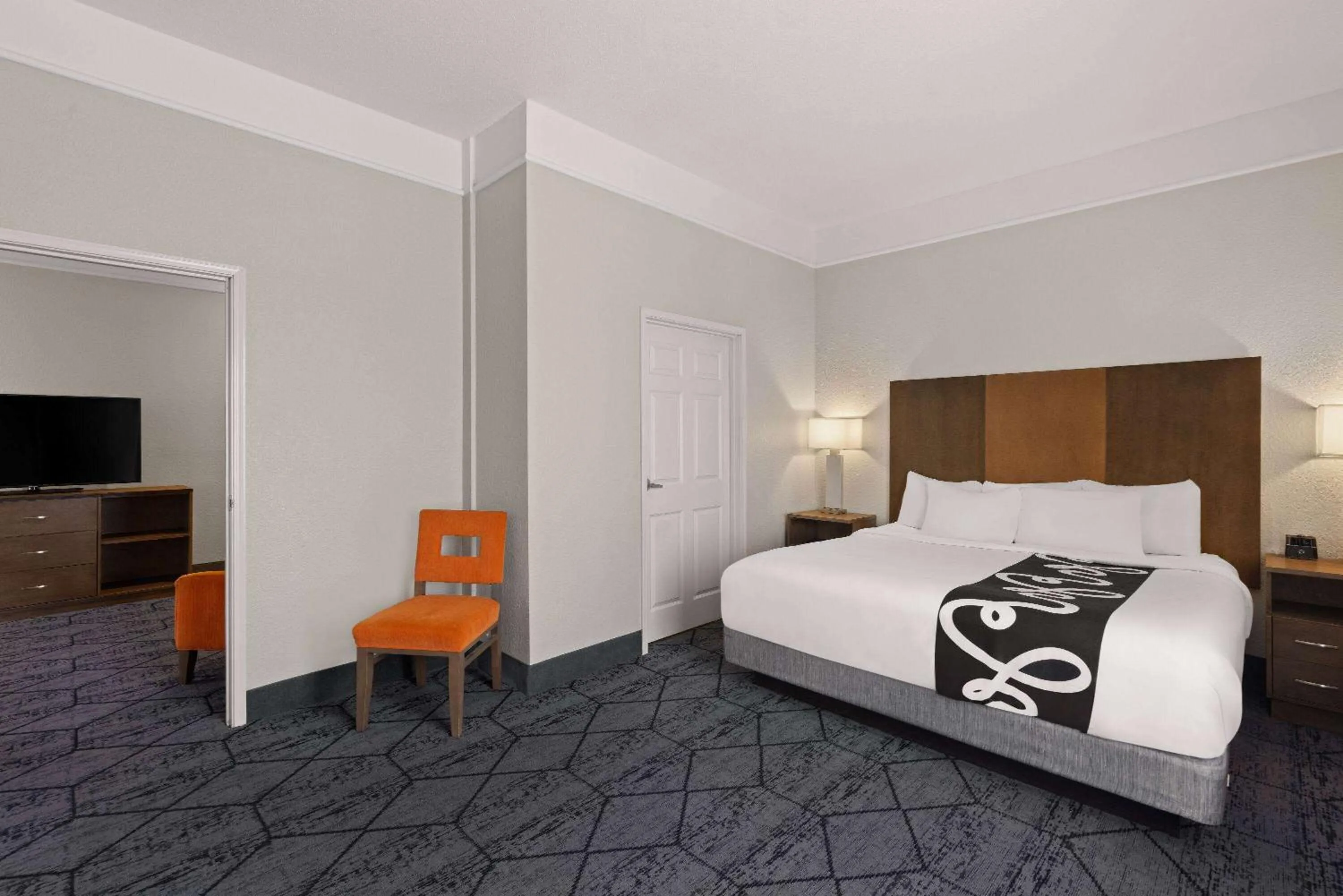 Bed in La Quinta Inn and Suites by Wyndham at WaTiki Waterpark