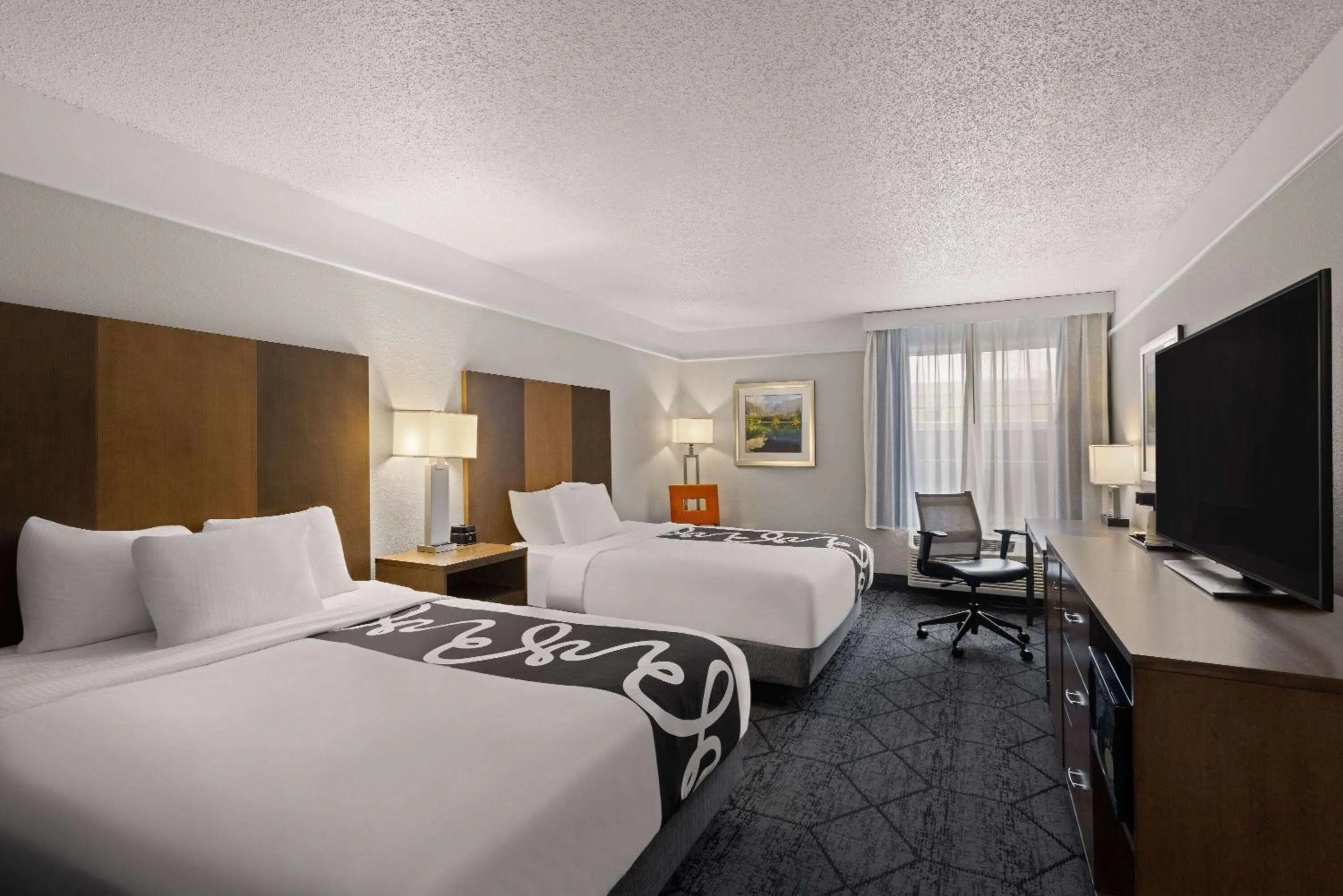 Bed in La Quinta Inn and Suites by Wyndham at WaTiki Waterpark