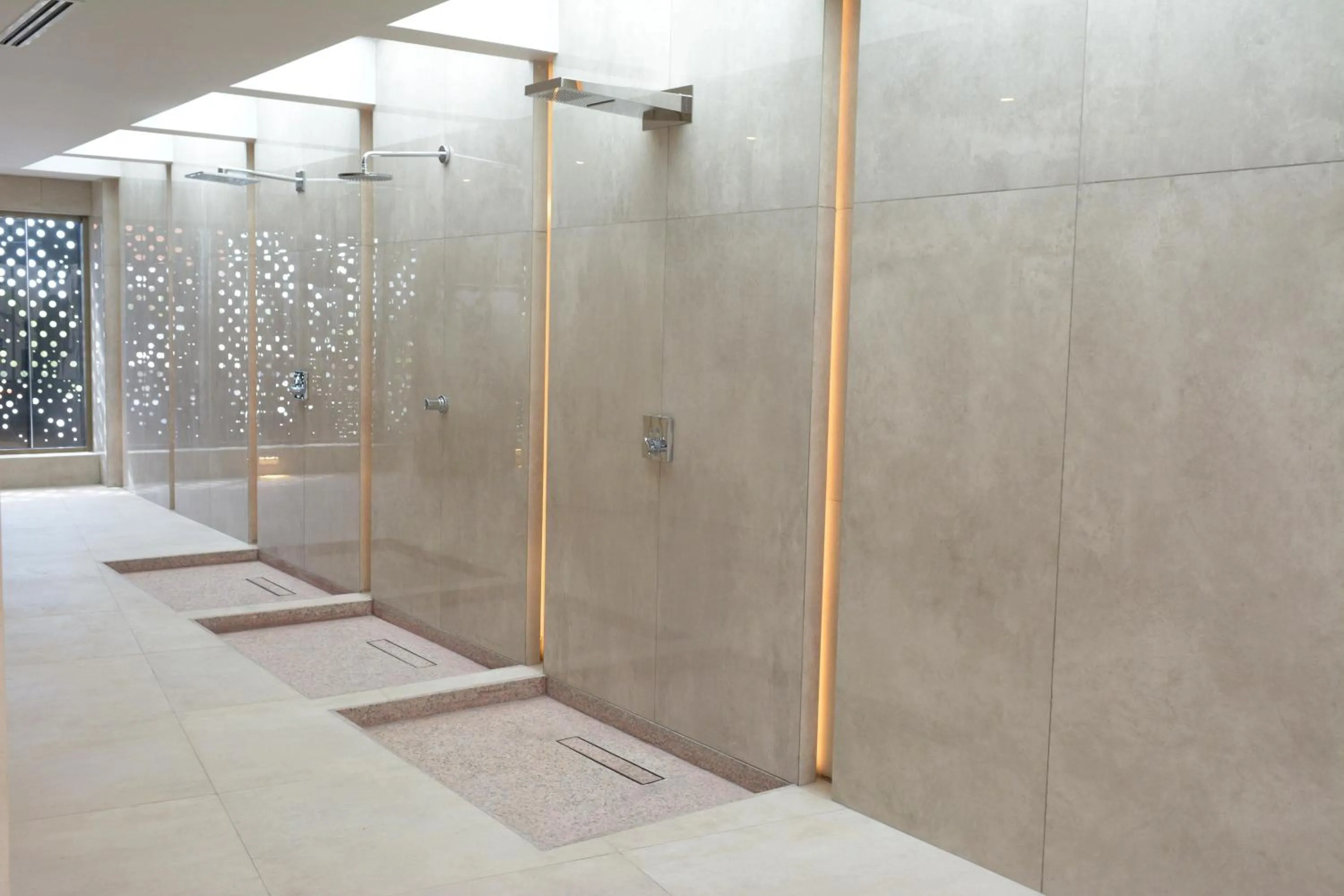 Shower in Gran Amérian Carlos V