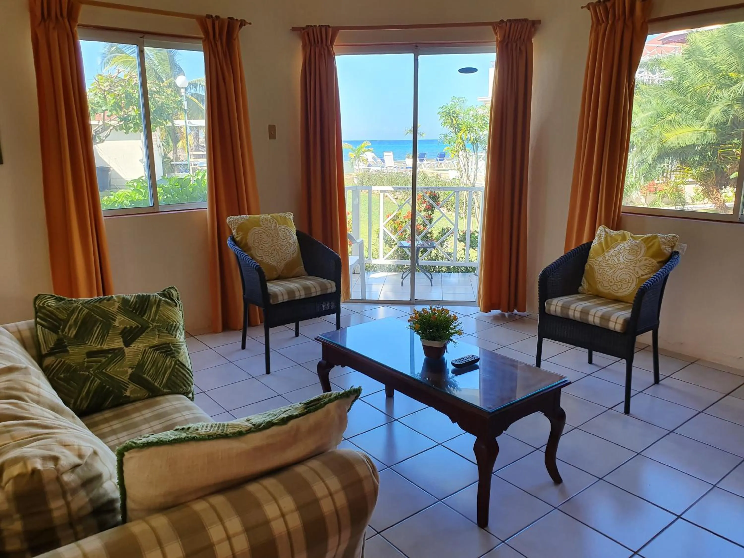 Living room in Pipers Cove Resort