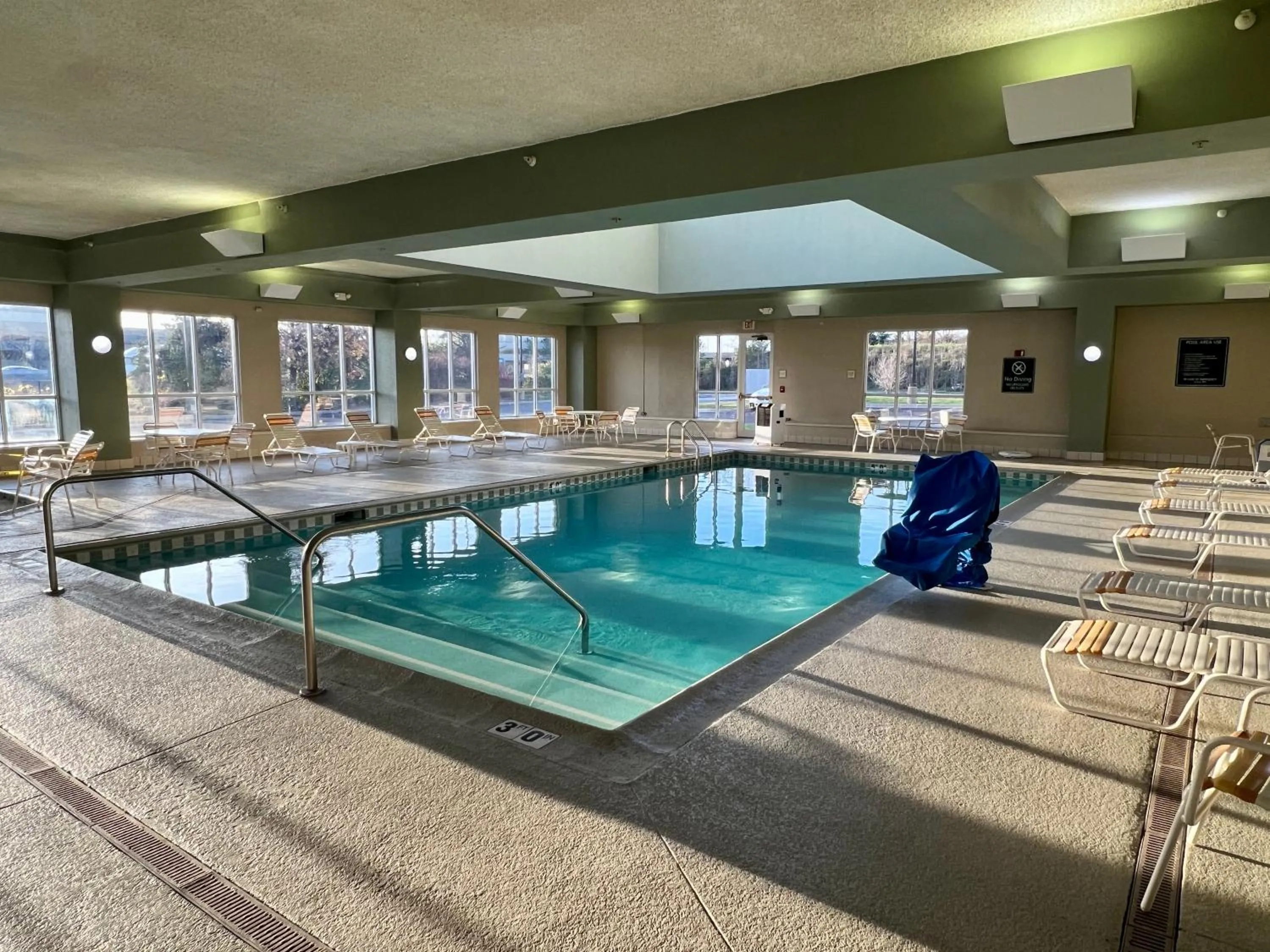 Swimming pool in La Quinta by Wyndham Bannockburn-Deerfield