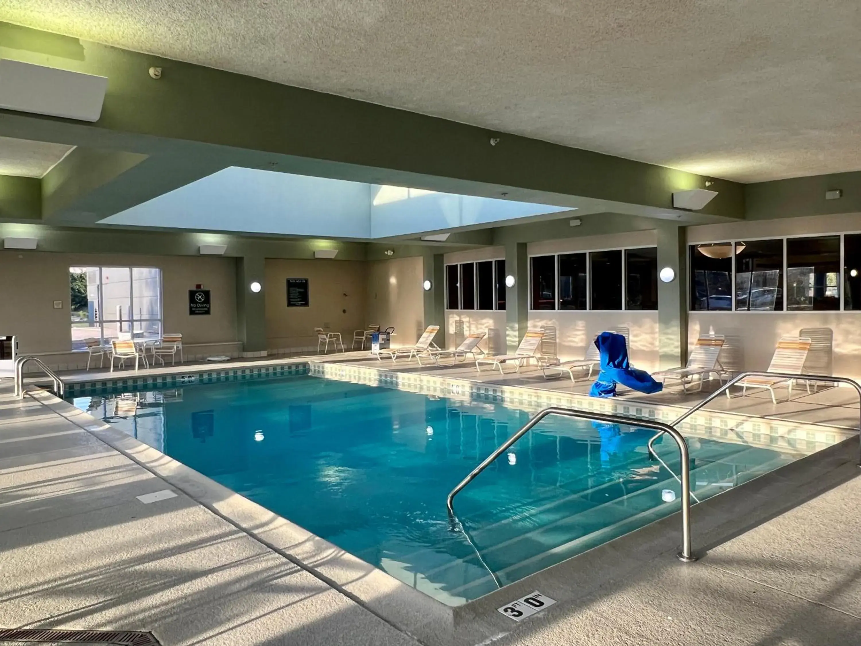 Swimming pool in La Quinta by Wyndham Bannockburn-Deerfield Swimming pool in La Quinta by Wyndham Bannockburn-Deerfield
