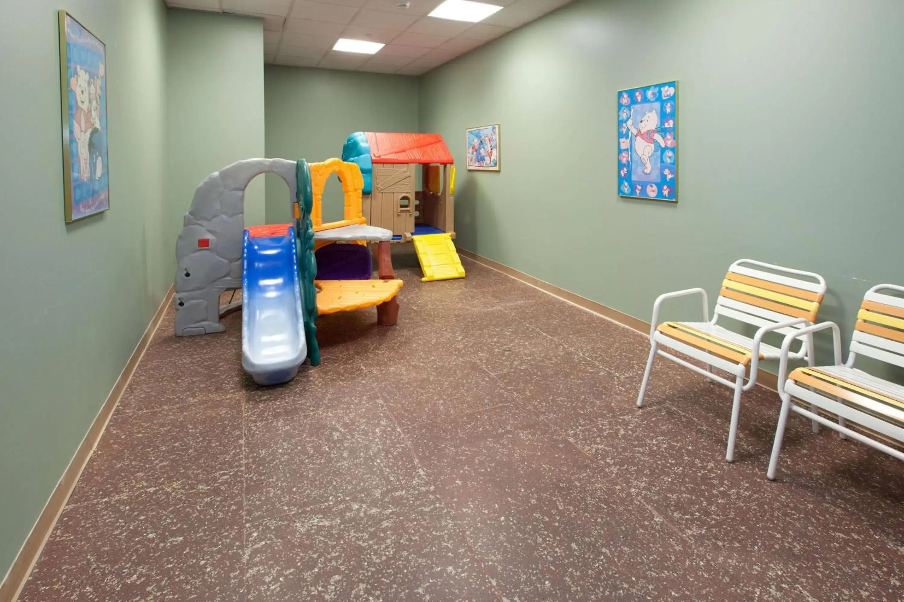 Lounge or bar in La Quinta by Wyndham Bannockburn-Deerfield Lounge or bar in La Quinta by Wyndham Bannockburn-Deerfield