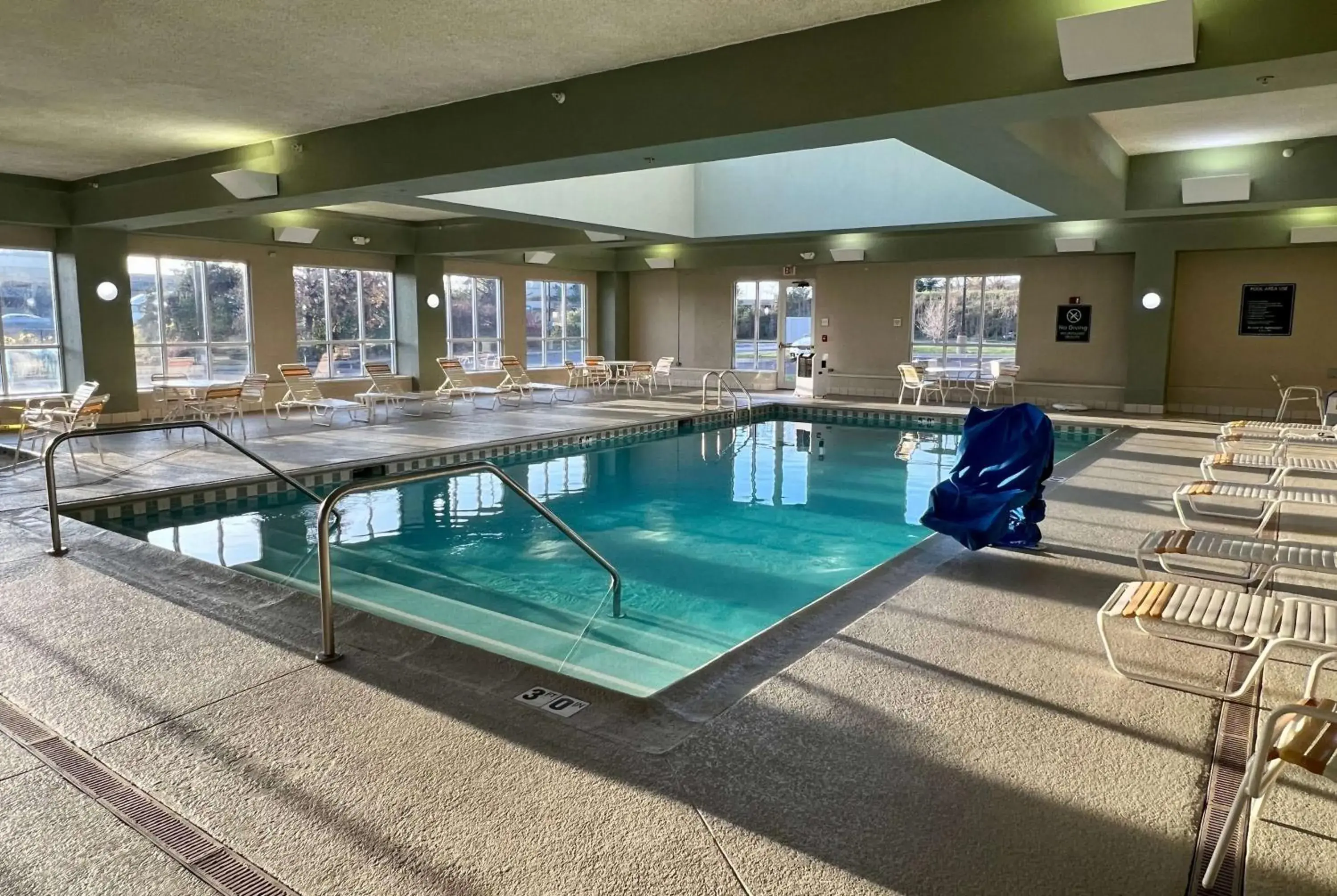 Pool view in La Quinta by Wyndham Bannockburn-Deerfield Pool view in La Quinta by Wyndham Bannockburn-Deerfield