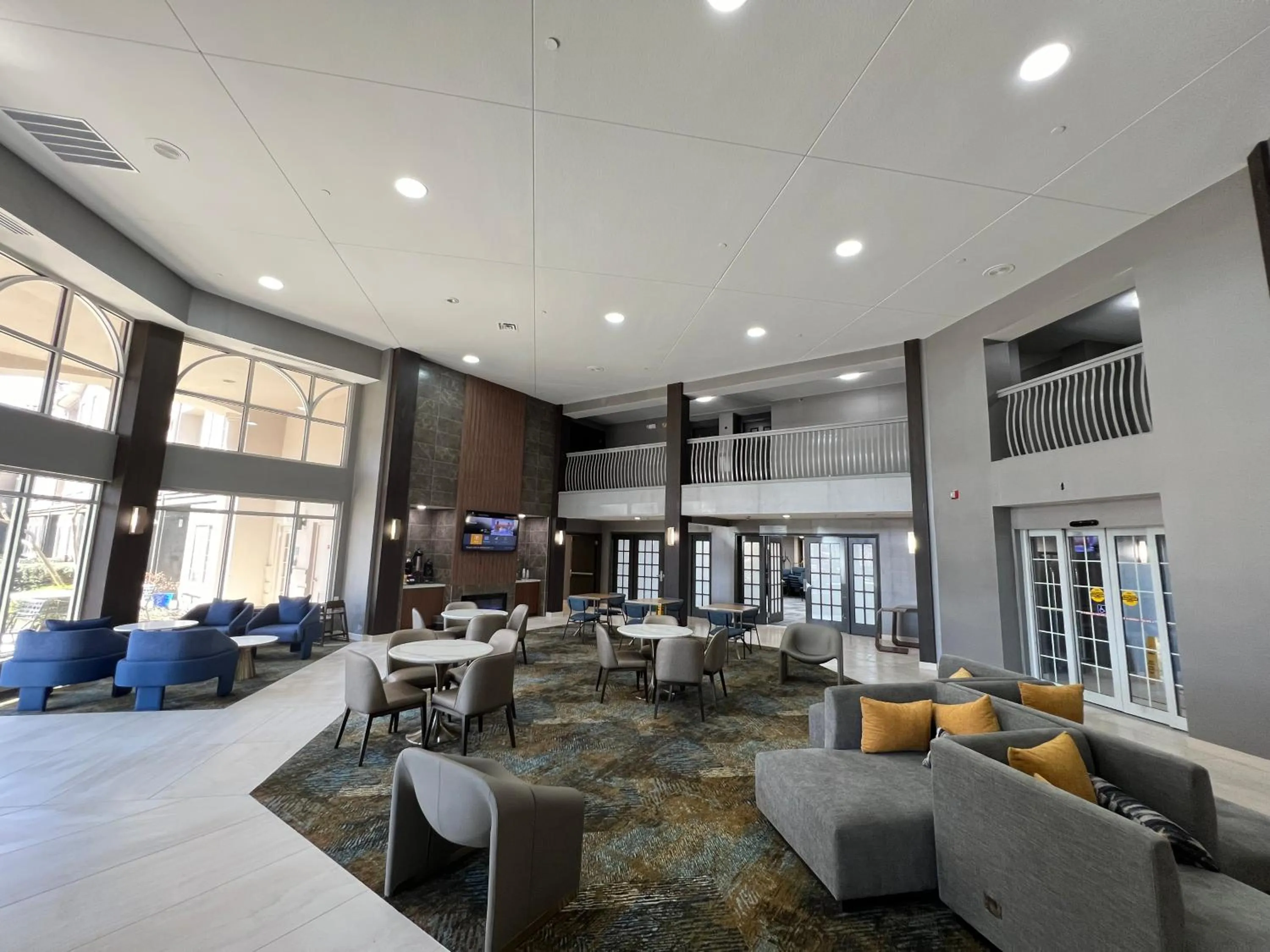 Lobby or reception in La Quinta by Wyndham Dallas DFW Airport North