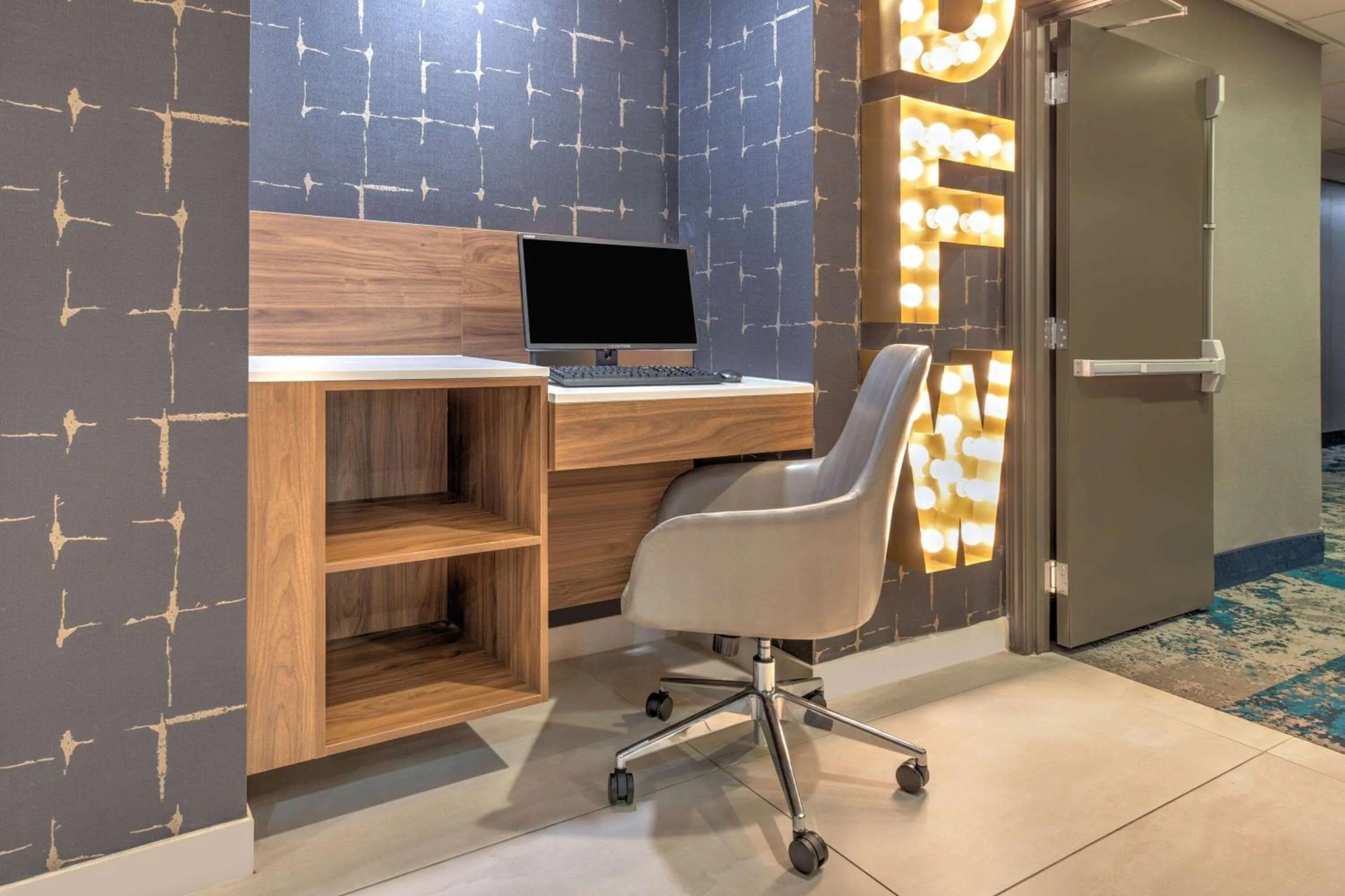 Business facilities in La Quinta by Wyndham Dallas DFW Airport North