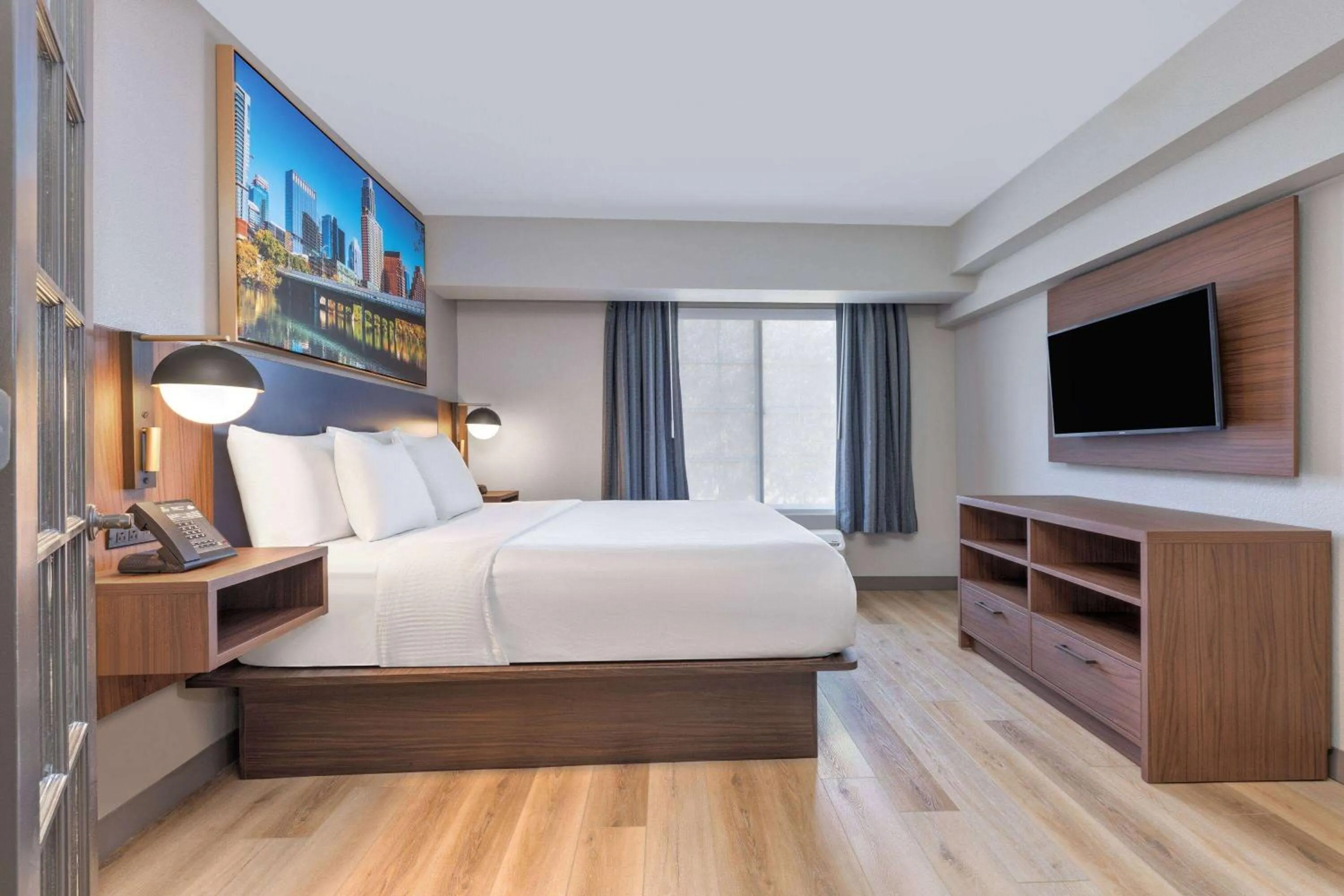 Photo of the whole room, Bed in La Quinta by Wyndham Dallas DFW Airport North