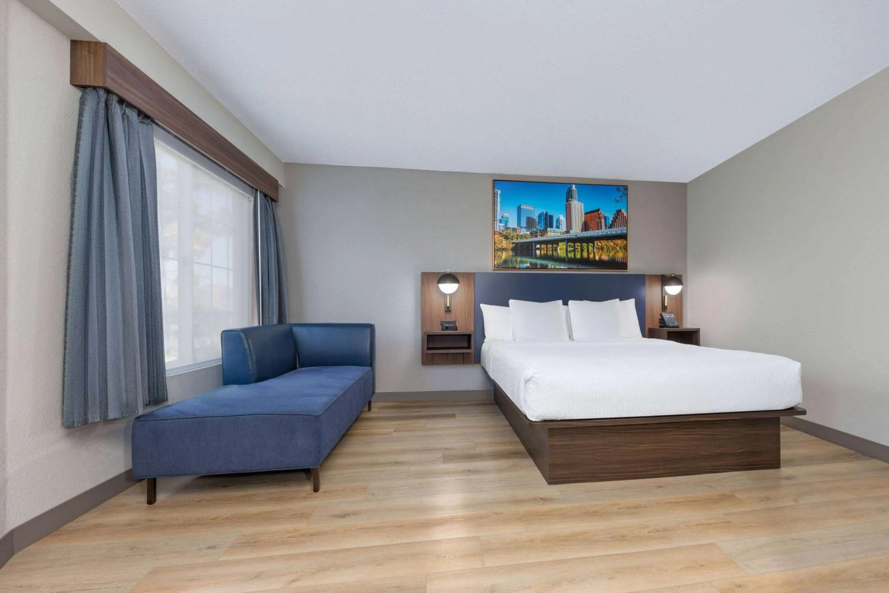 Photo of the whole room, Bed in La Quinta by Wyndham Dallas DFW Airport North