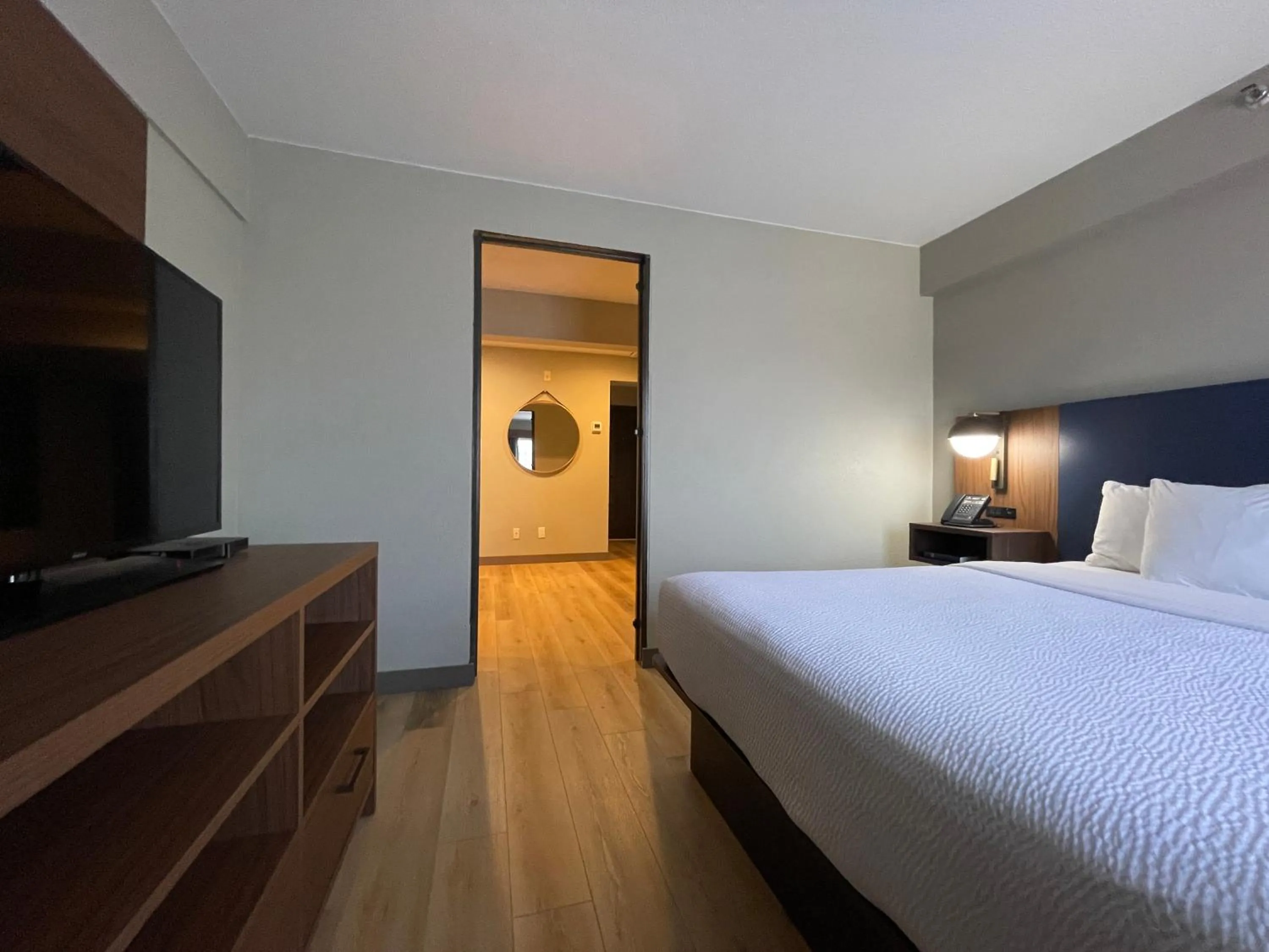 Bed in La Quinta by Wyndham Dallas DFW Airport North