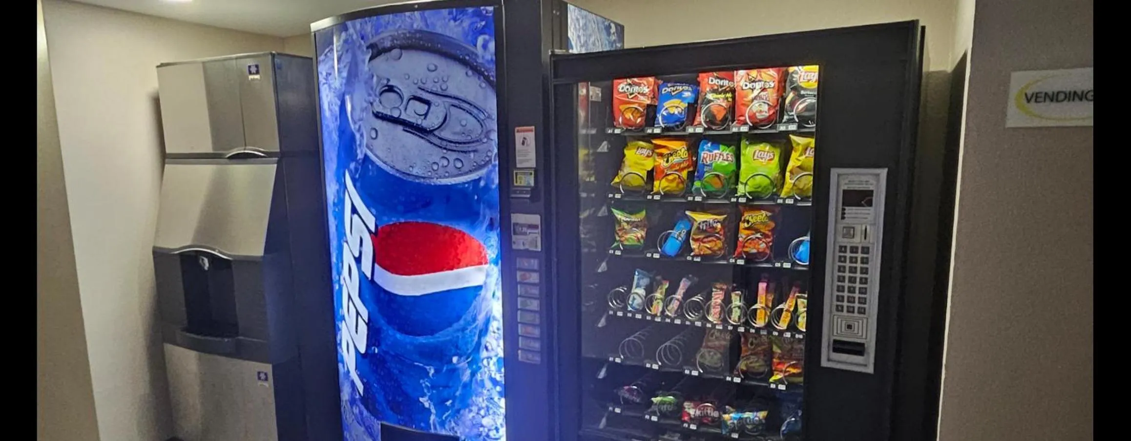 Food and drinks in Super 8 by Wyndham Buffalo