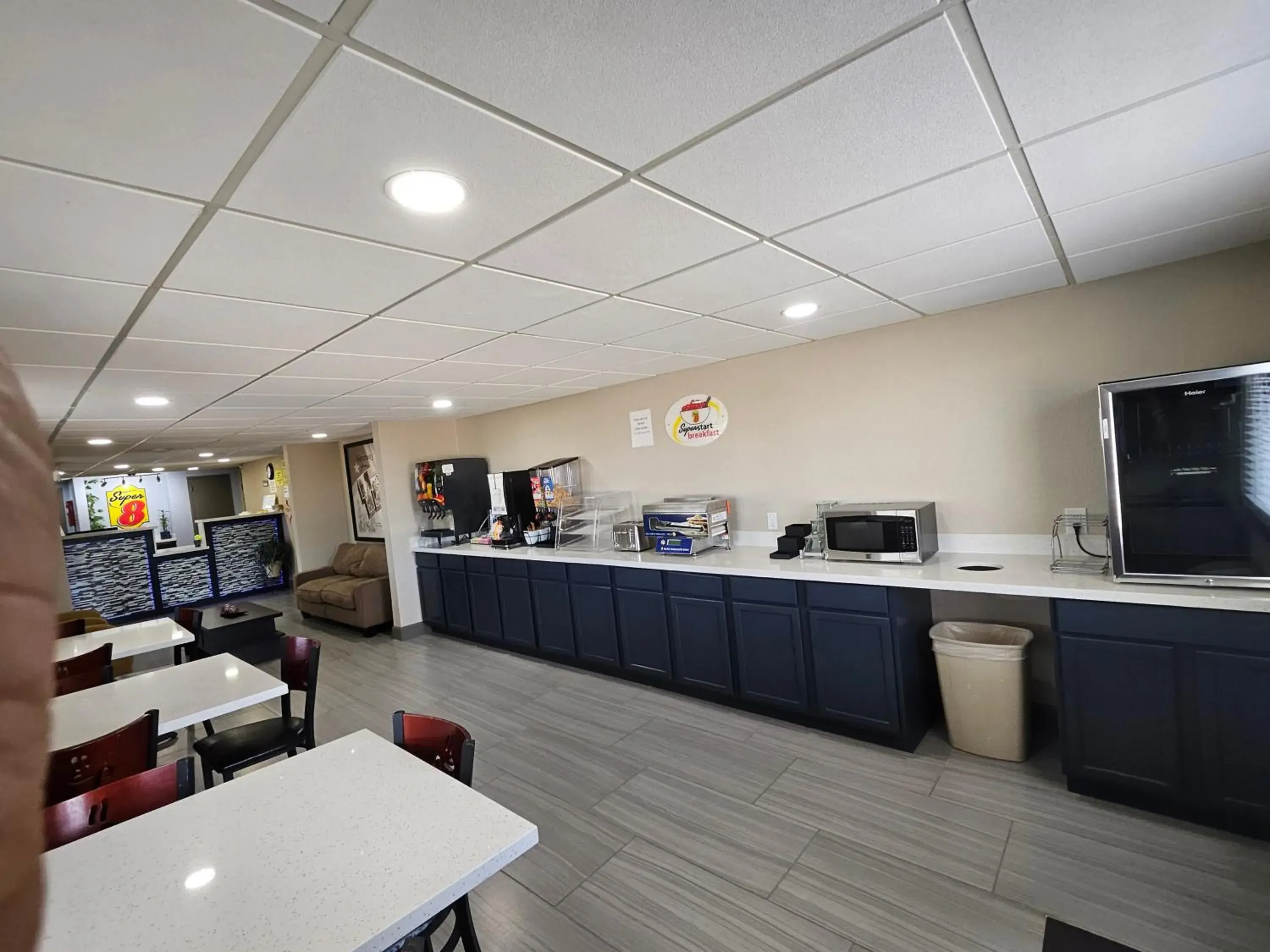 Restaurant/places to eat in Super 8 by Wyndham Buffalo Restaurant/places to eat in Super 8 by Wyndham Buffalo