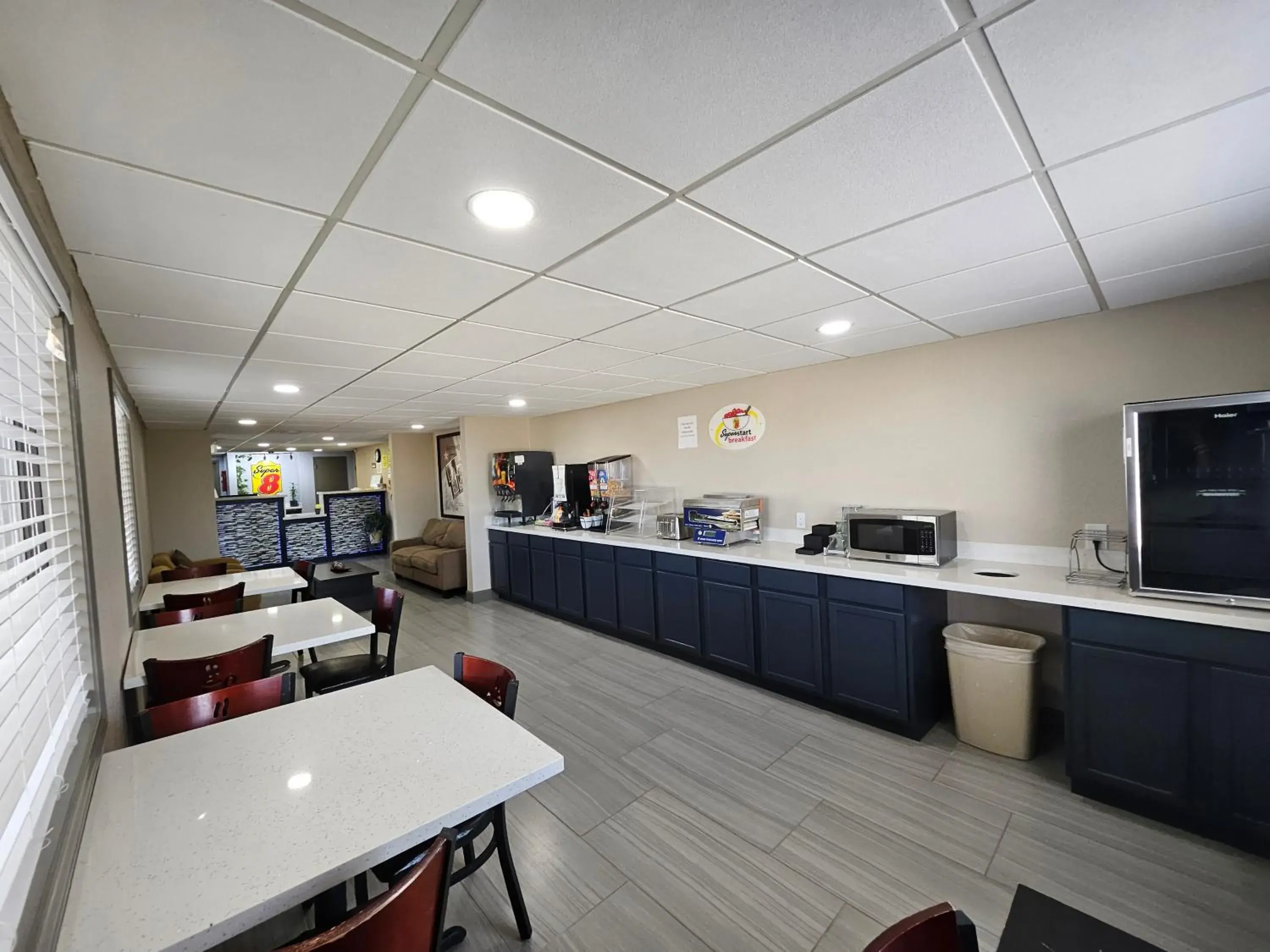 Restaurant/places to eat in Super 8 by Wyndham Buffalo Restaurant/places to eat in Super 8 by Wyndham Buffalo