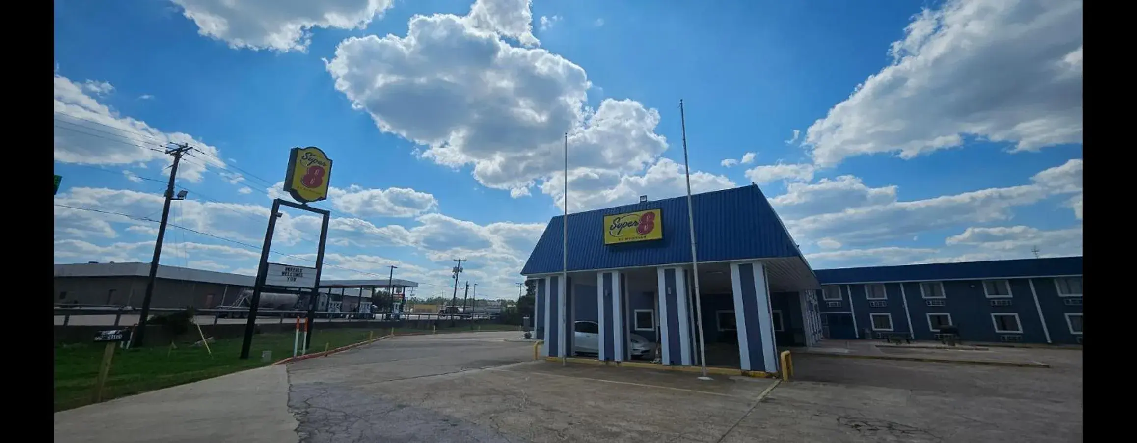 Property building in Super 8 by Wyndham Buffalo Property building in Super 8 by Wyndham Buffalo