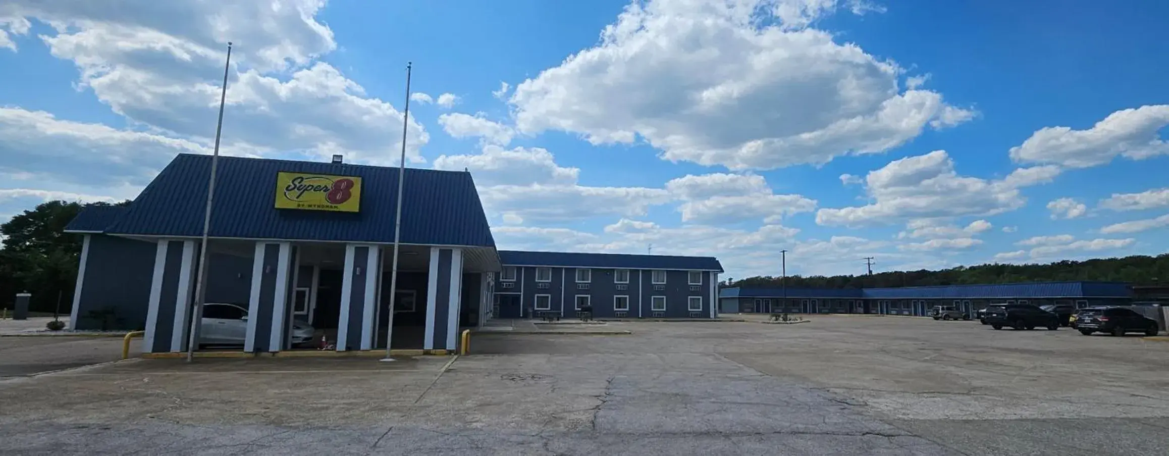 Facade/entrance in Super 8 by Wyndham Buffalo Facade/entrance in Super 8 by Wyndham Buffalo