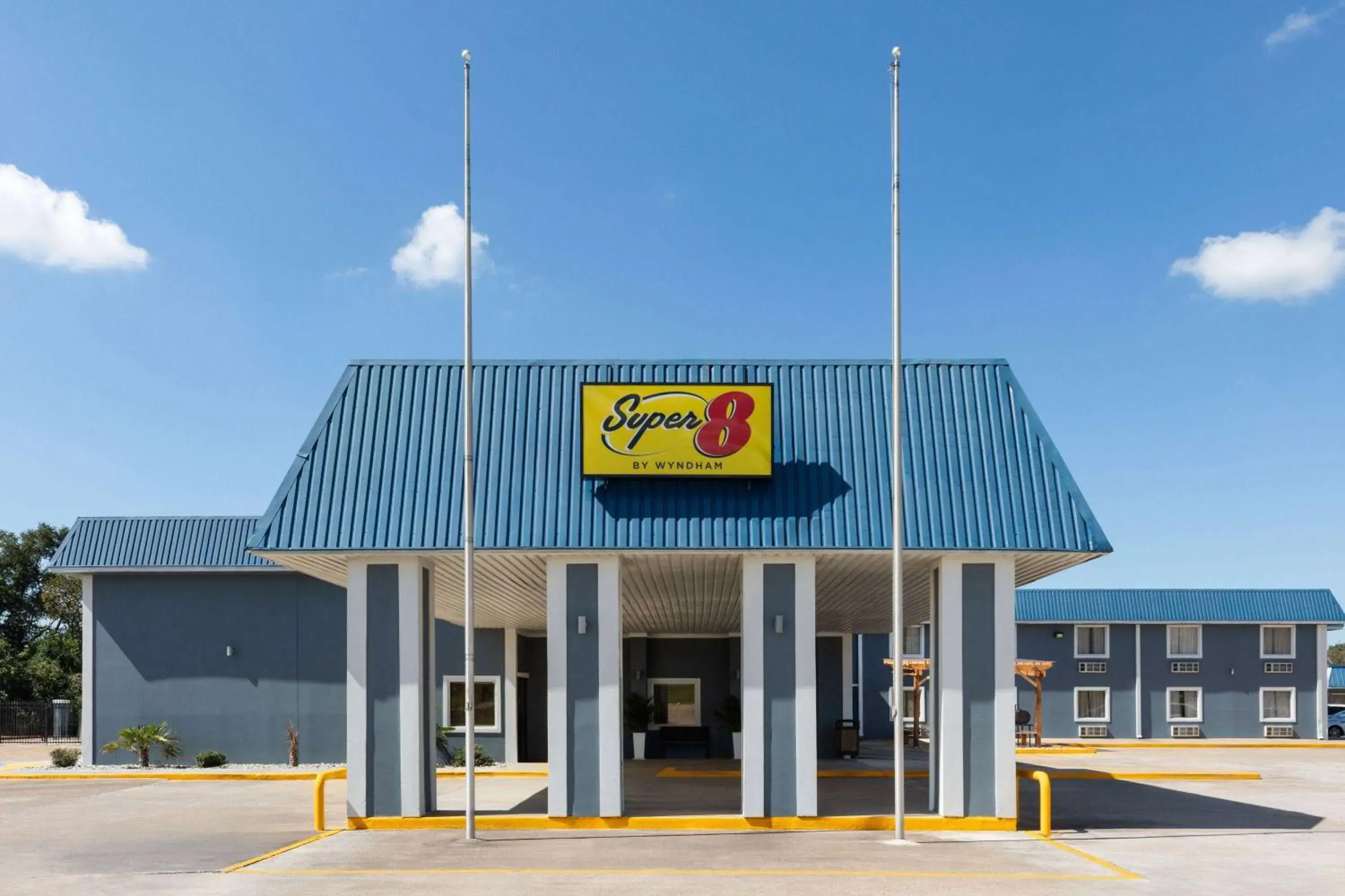 Property building in Super 8 by Wyndham Buffalo Property building in Super 8 by Wyndham Buffalo