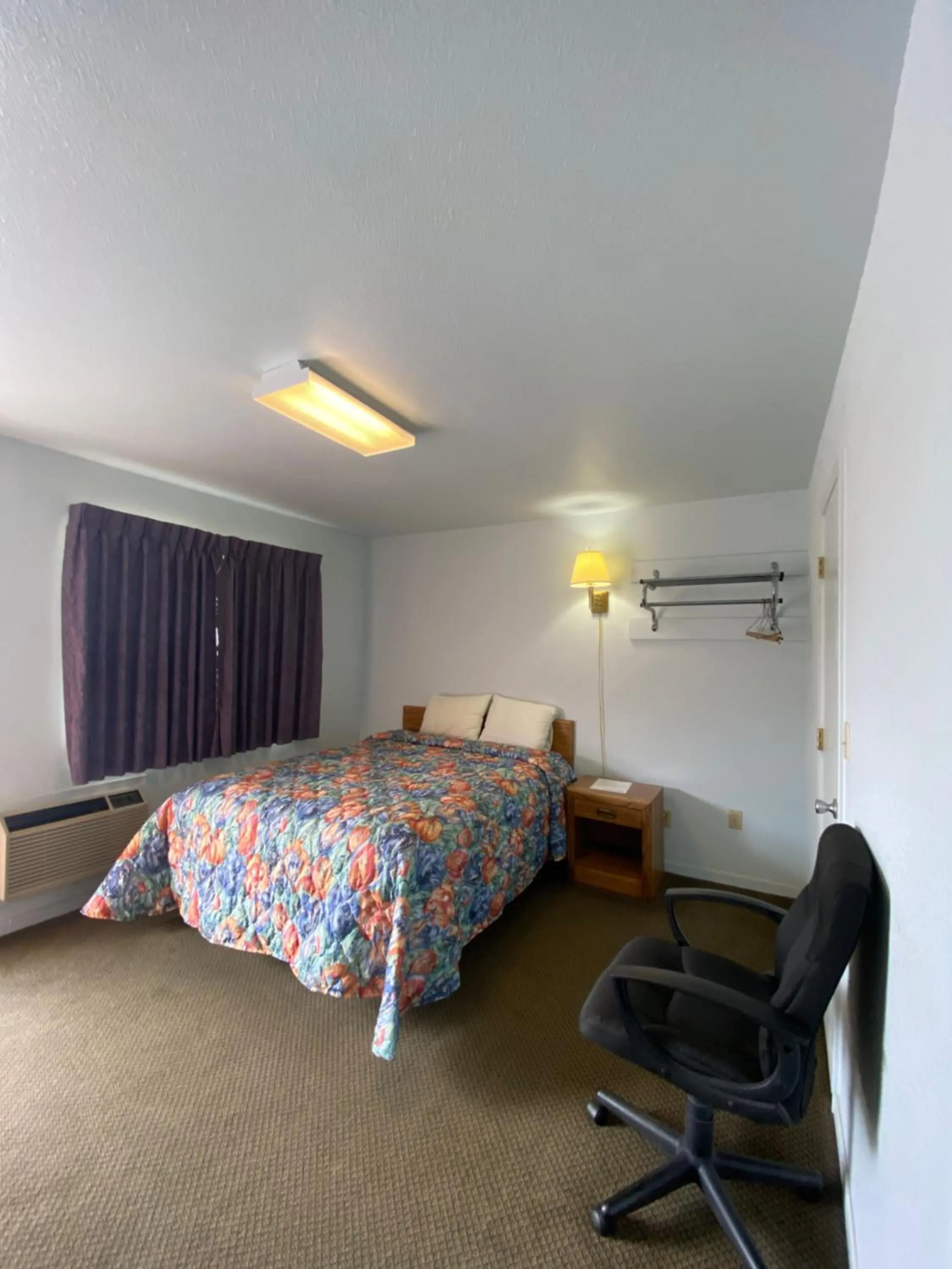 Bed in Regency Inn Comanche