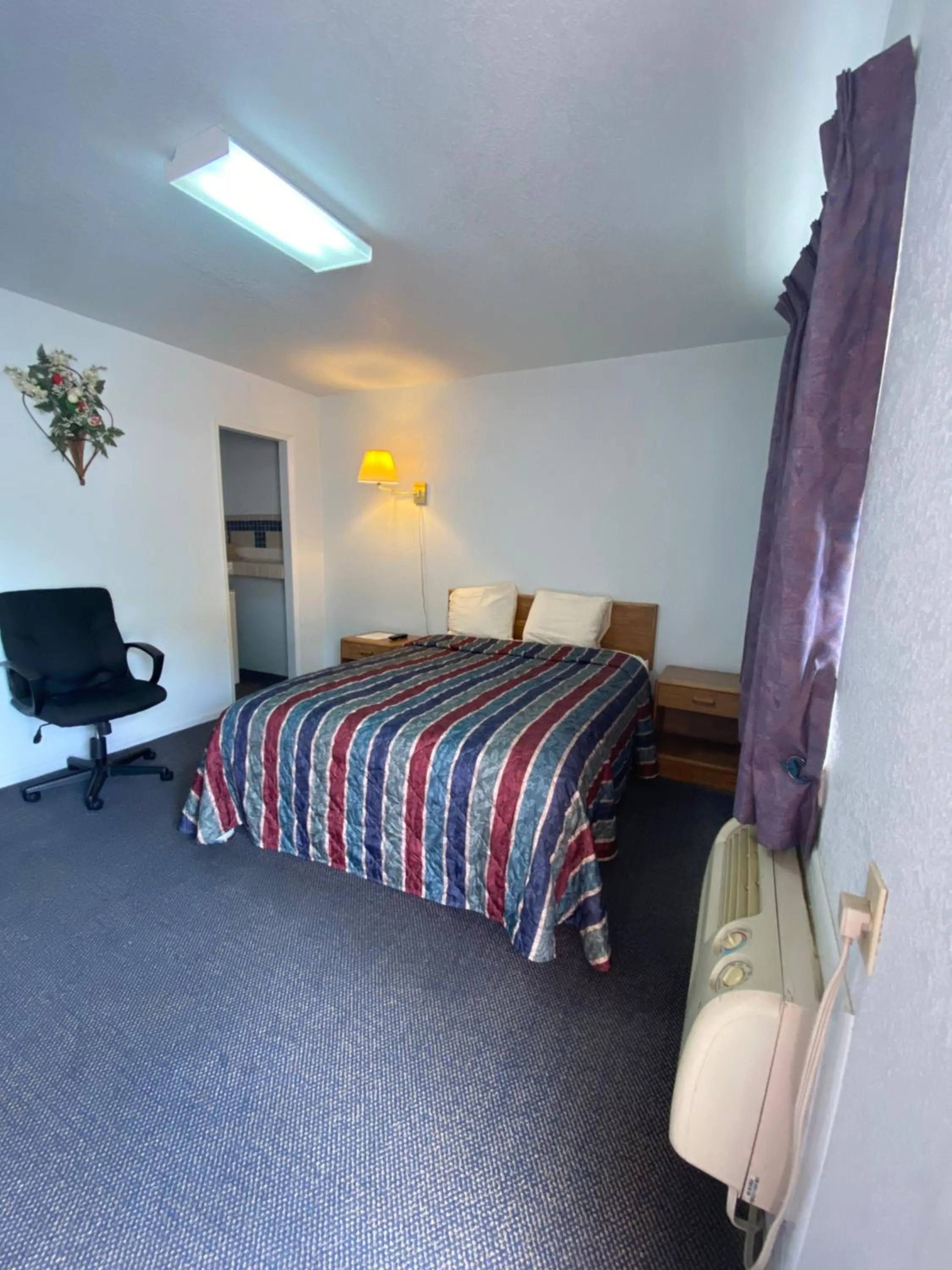 Bed in Regency Inn Comanche