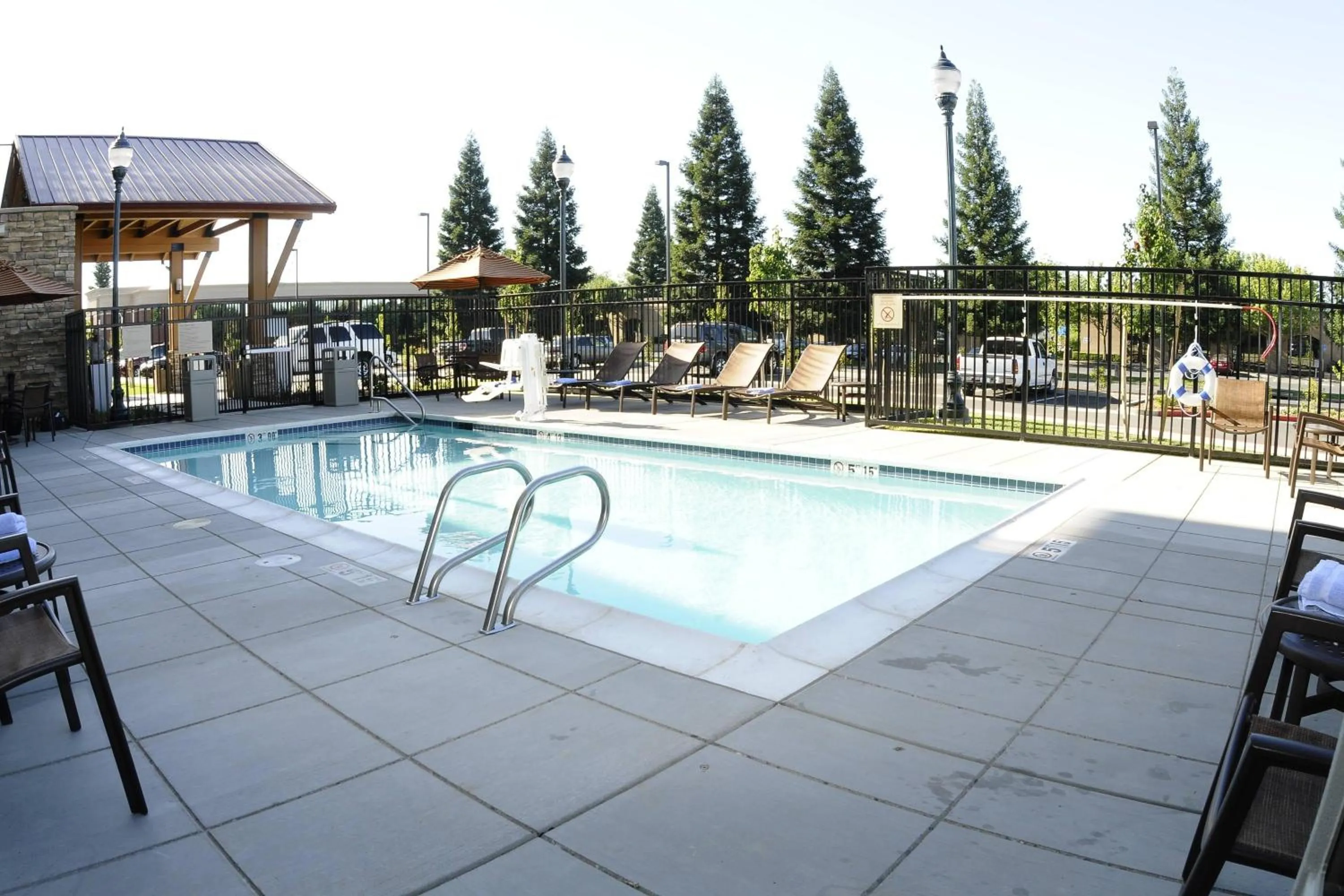Swimming pool in TownePlace Suites Redding
