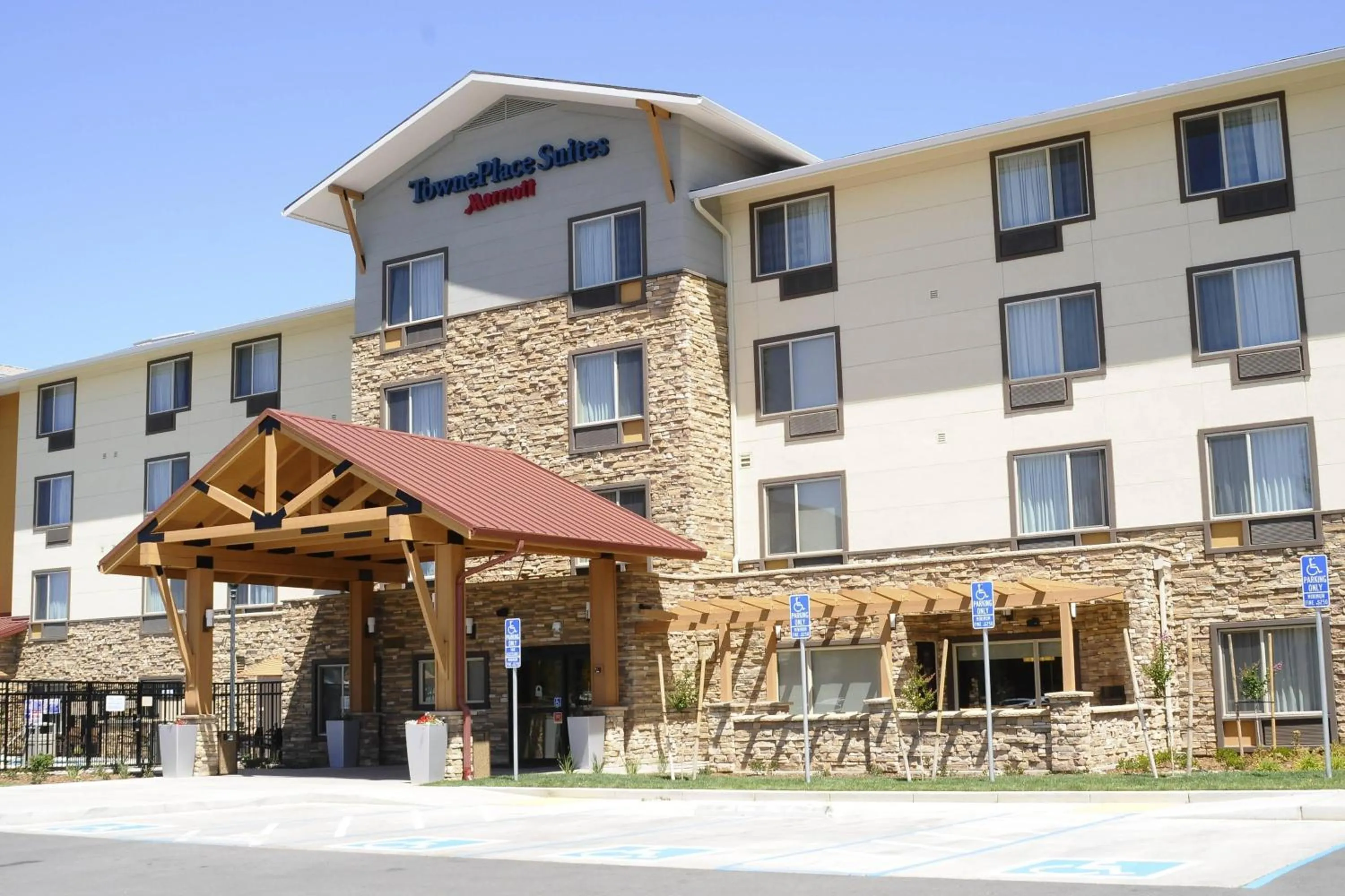 Property building in TownePlace Suites Redding