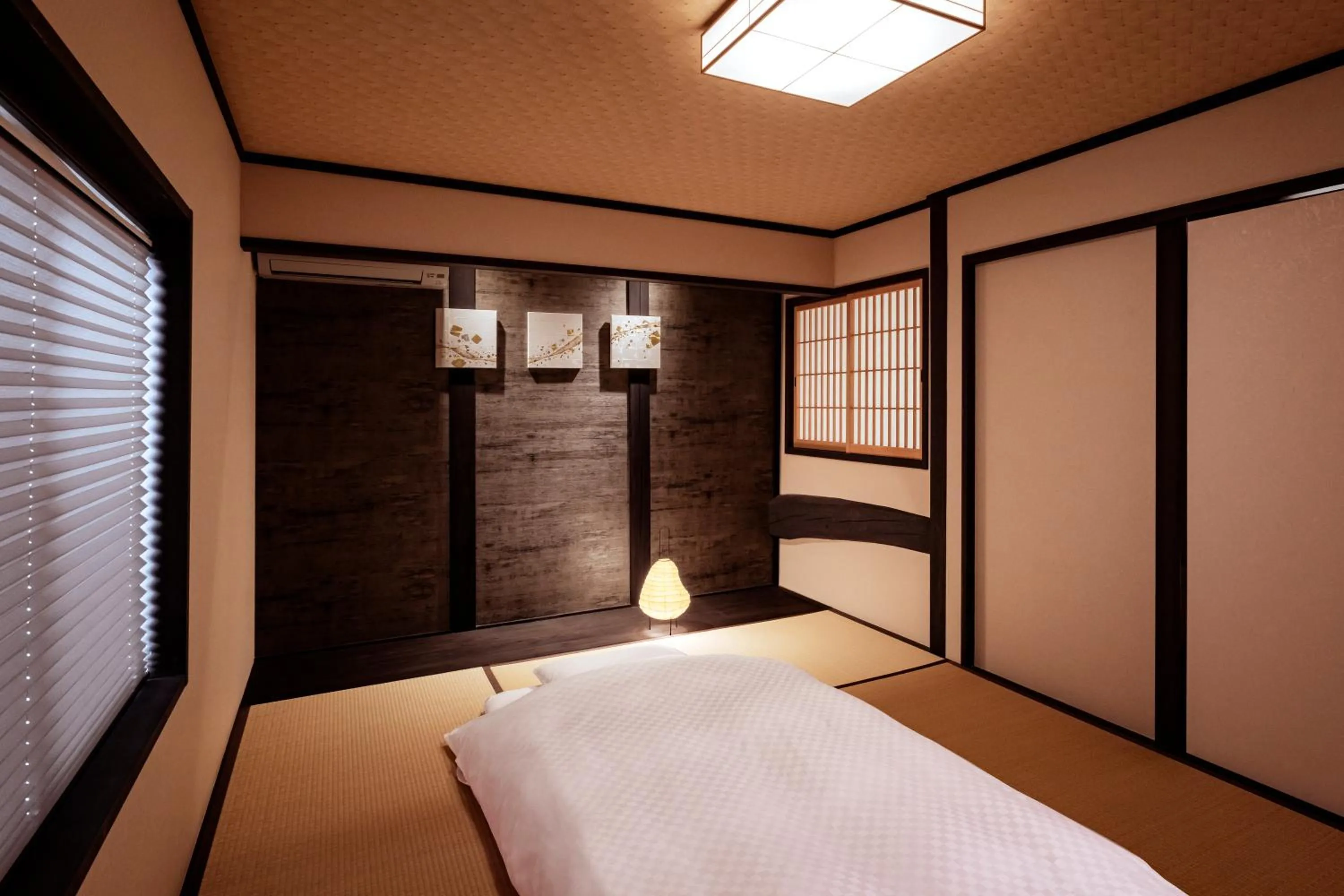 Bedroom, Bed in Rinn Tenjincho