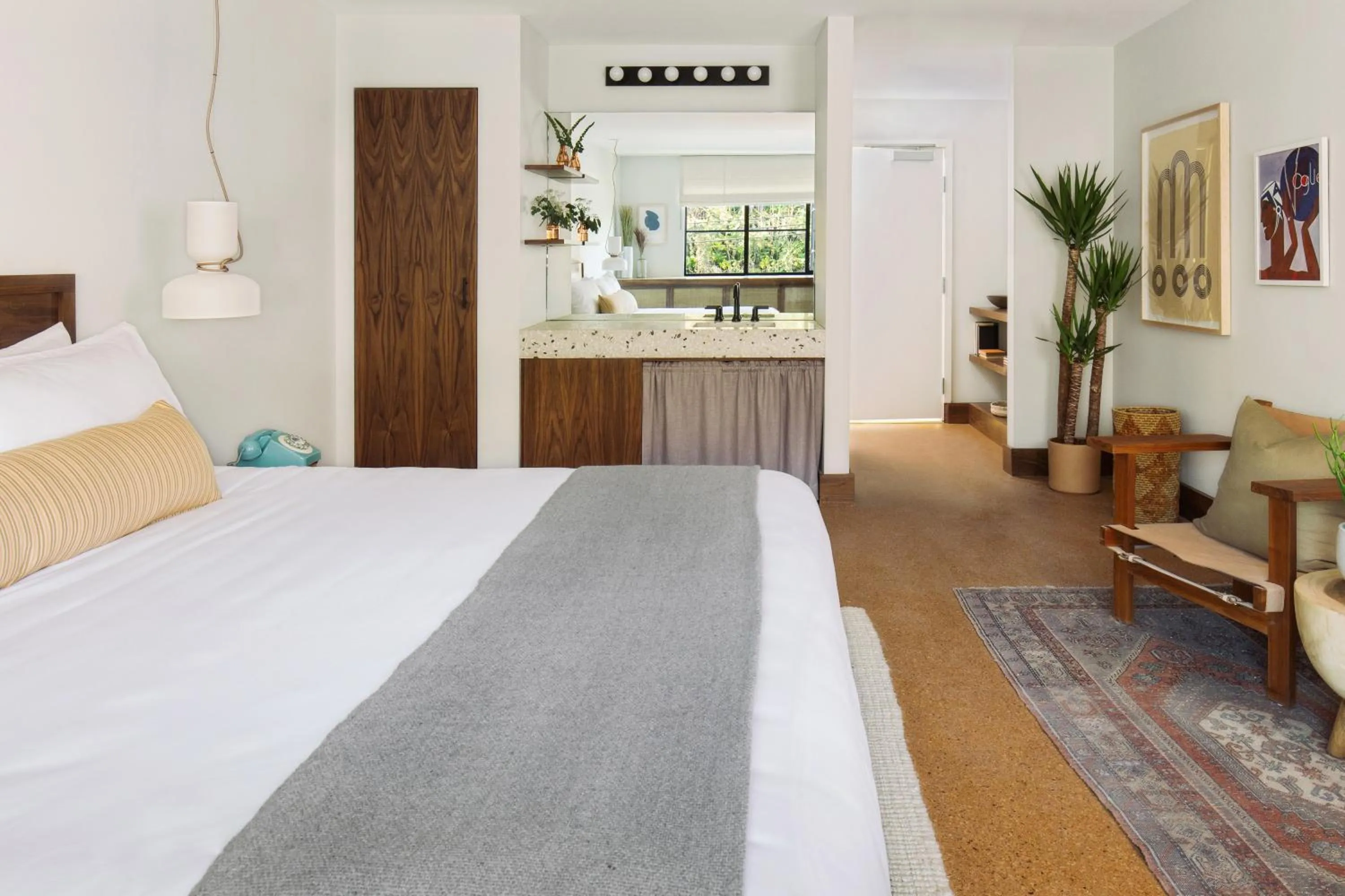 Bed in Silver Lake Pool & Inn