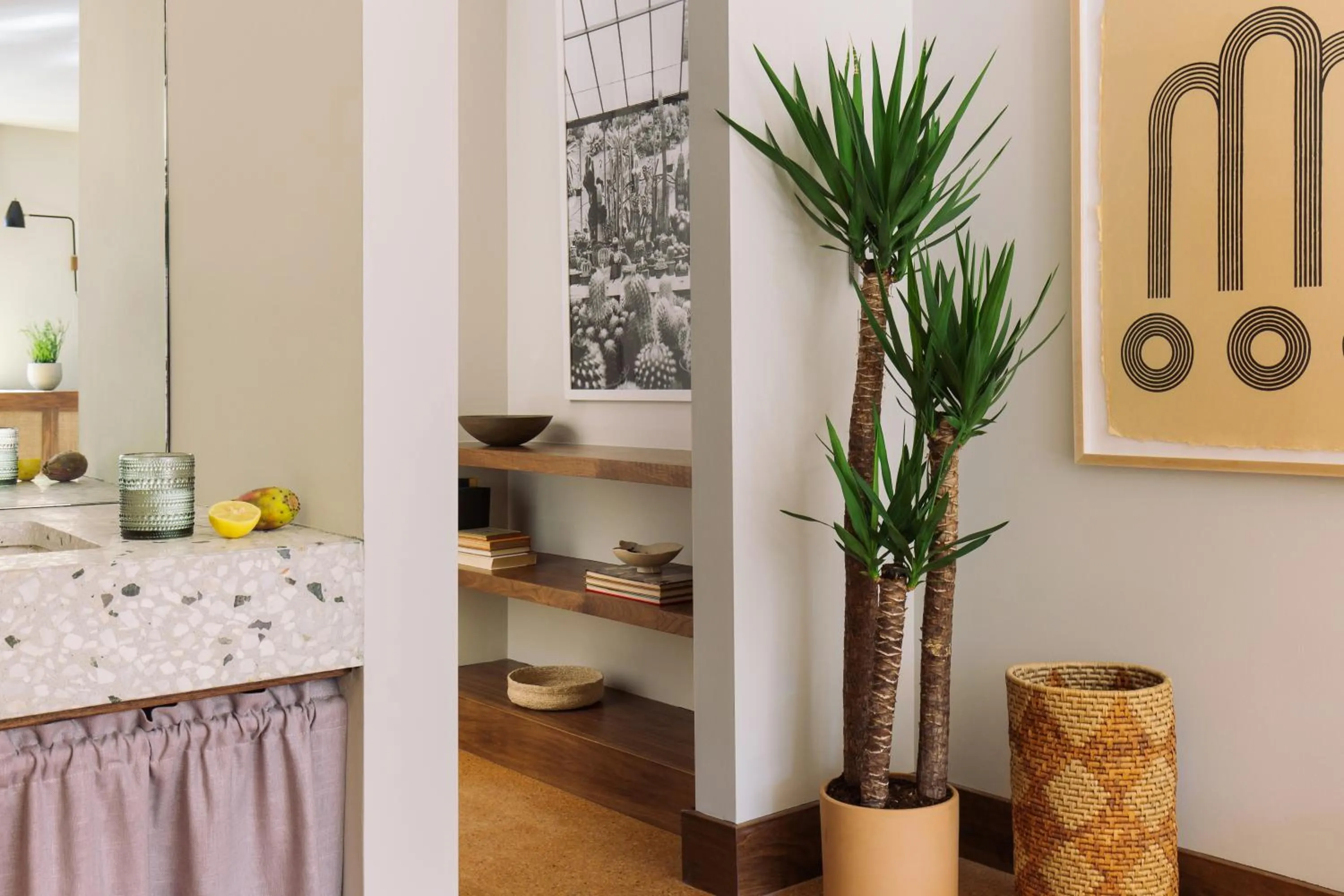 Decorative detail in Silver Lake Pool & Inn