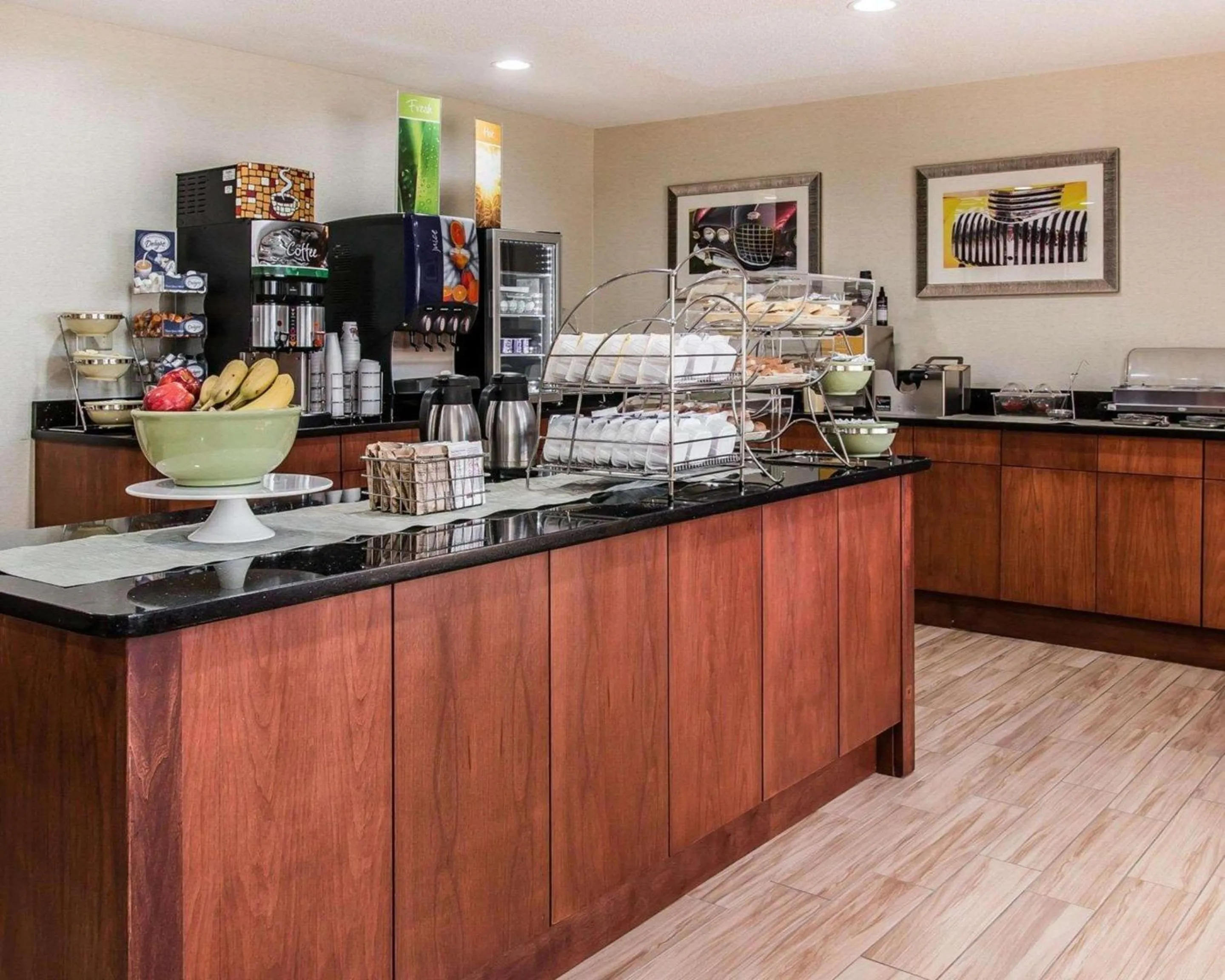 Restaurant/places to eat in Quality Inn & Suites Warren - Detroit