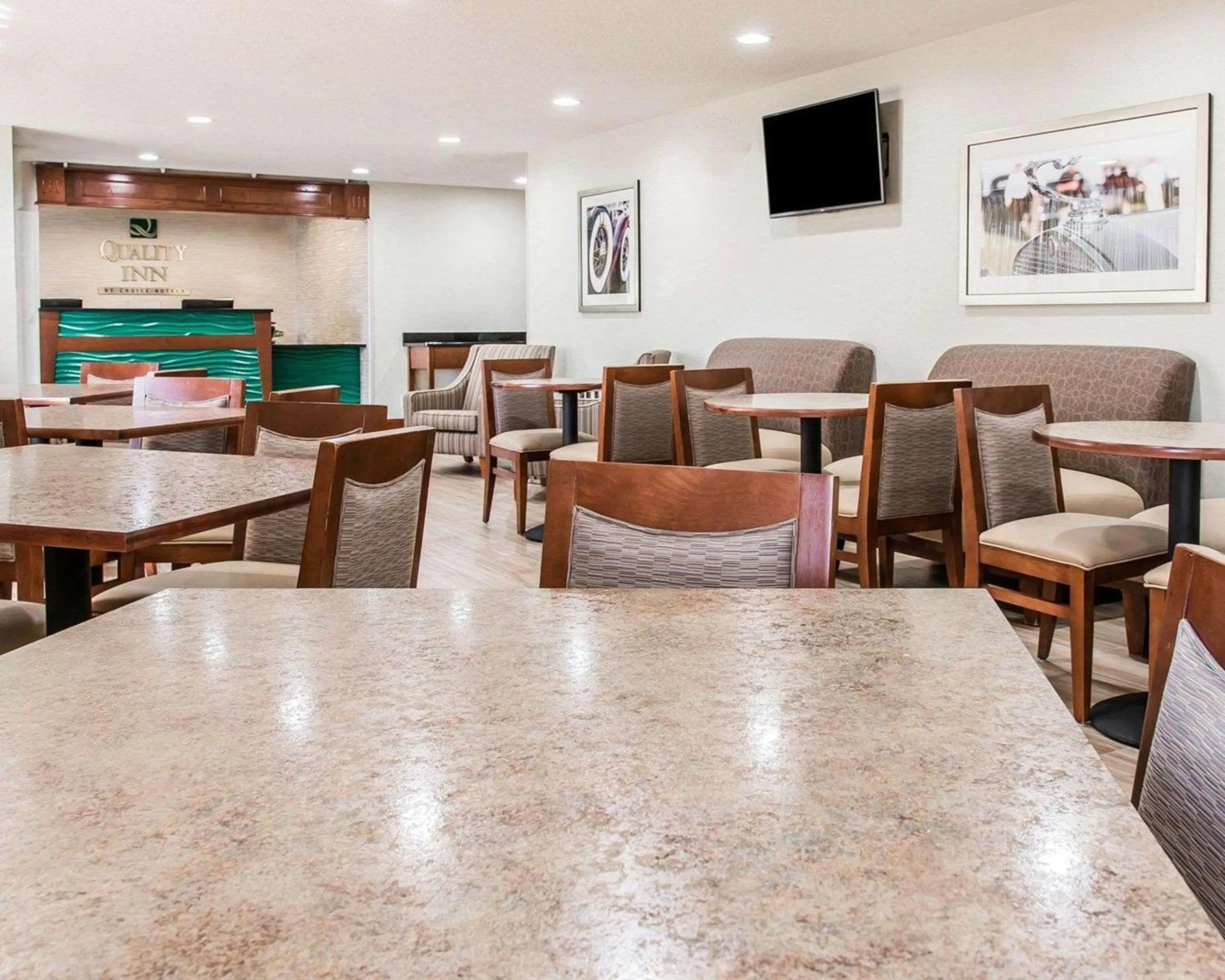 Restaurant/places to eat in Quality Inn & Suites Warren - Detroit