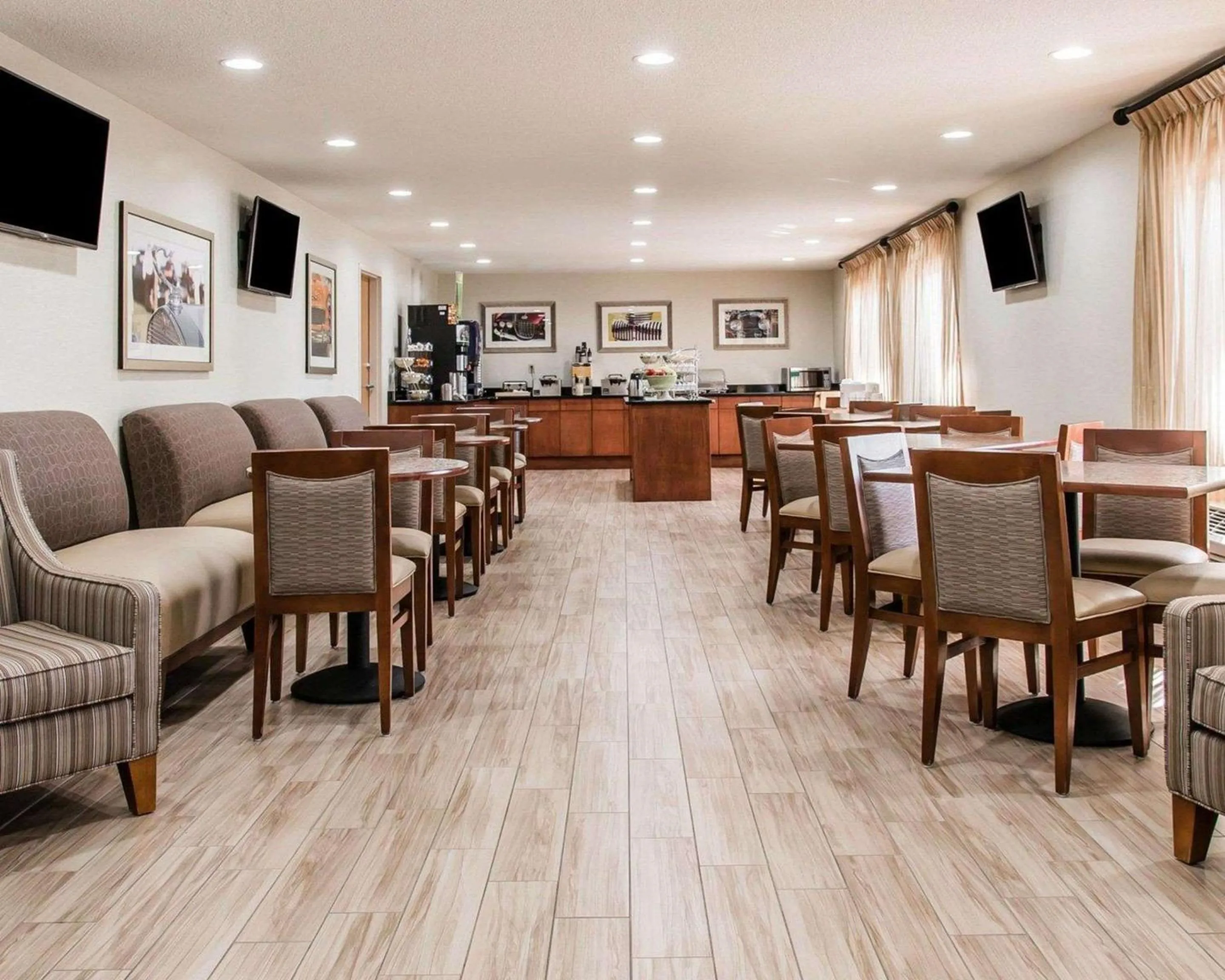 Restaurant/places to eat in Quality Inn & Suites Warren - Detroit