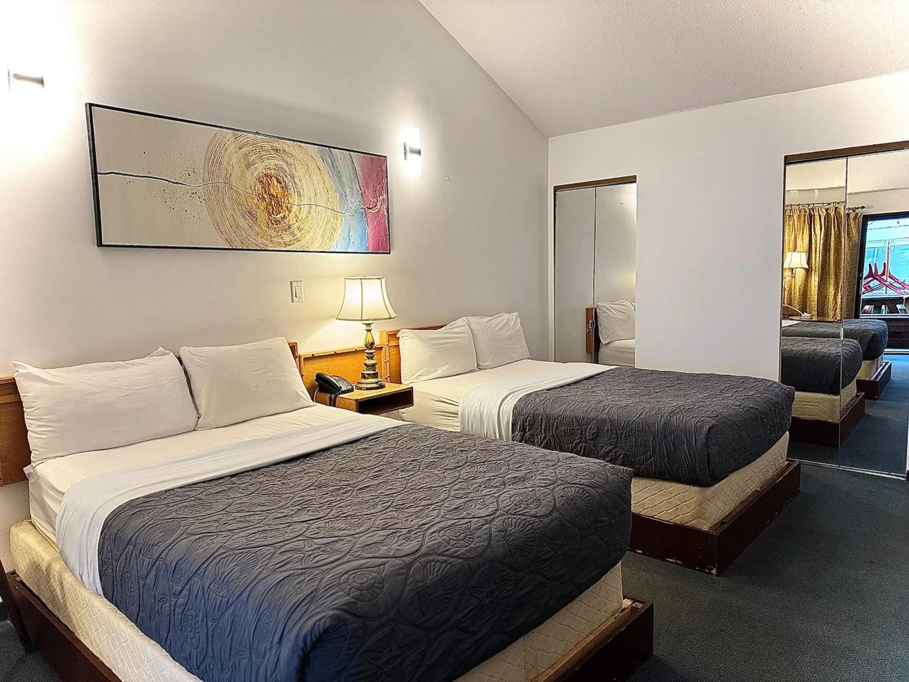 Standard Double Room with Two Double Beds in Sunshine Lodge Inn Standard Double Room with Two Double Beds in Sunshine Lodge Inn