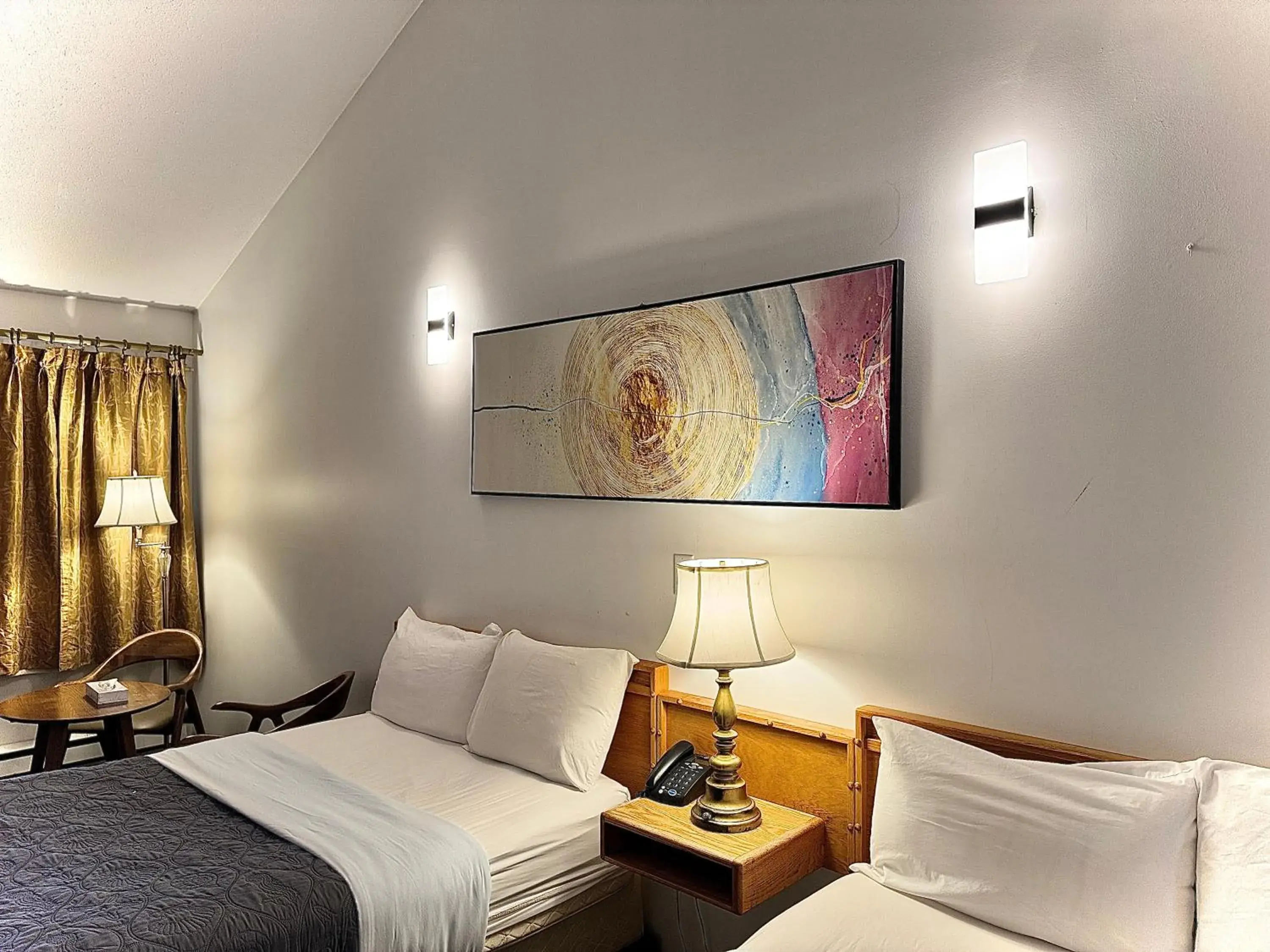 Standard Double Room with Two Double Beds in Sunshine Lodge Inn Standard Double Room with Two Double Beds in Sunshine Lodge Inn