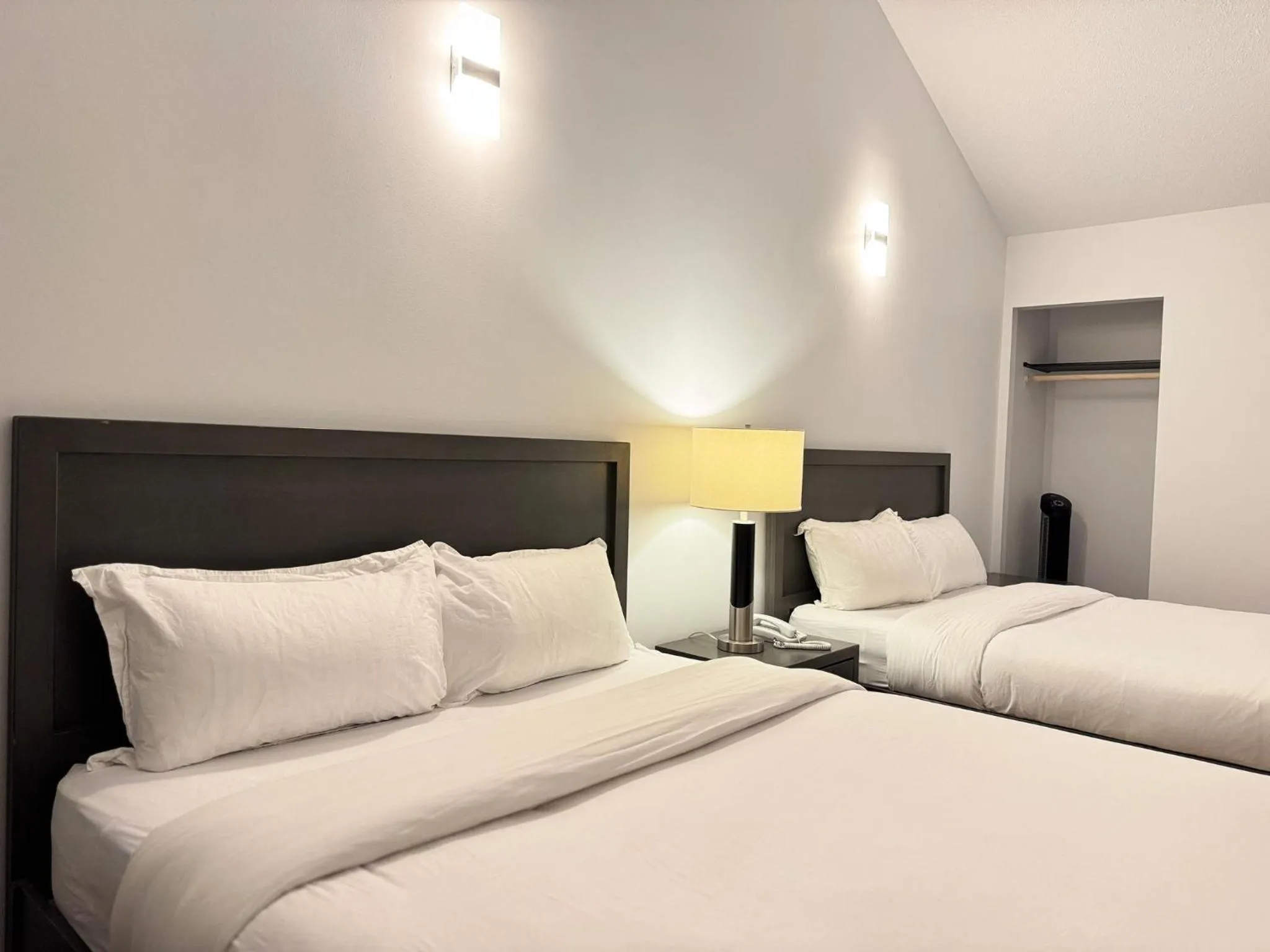 Property building, Bed in Sunshine Lodge Inn