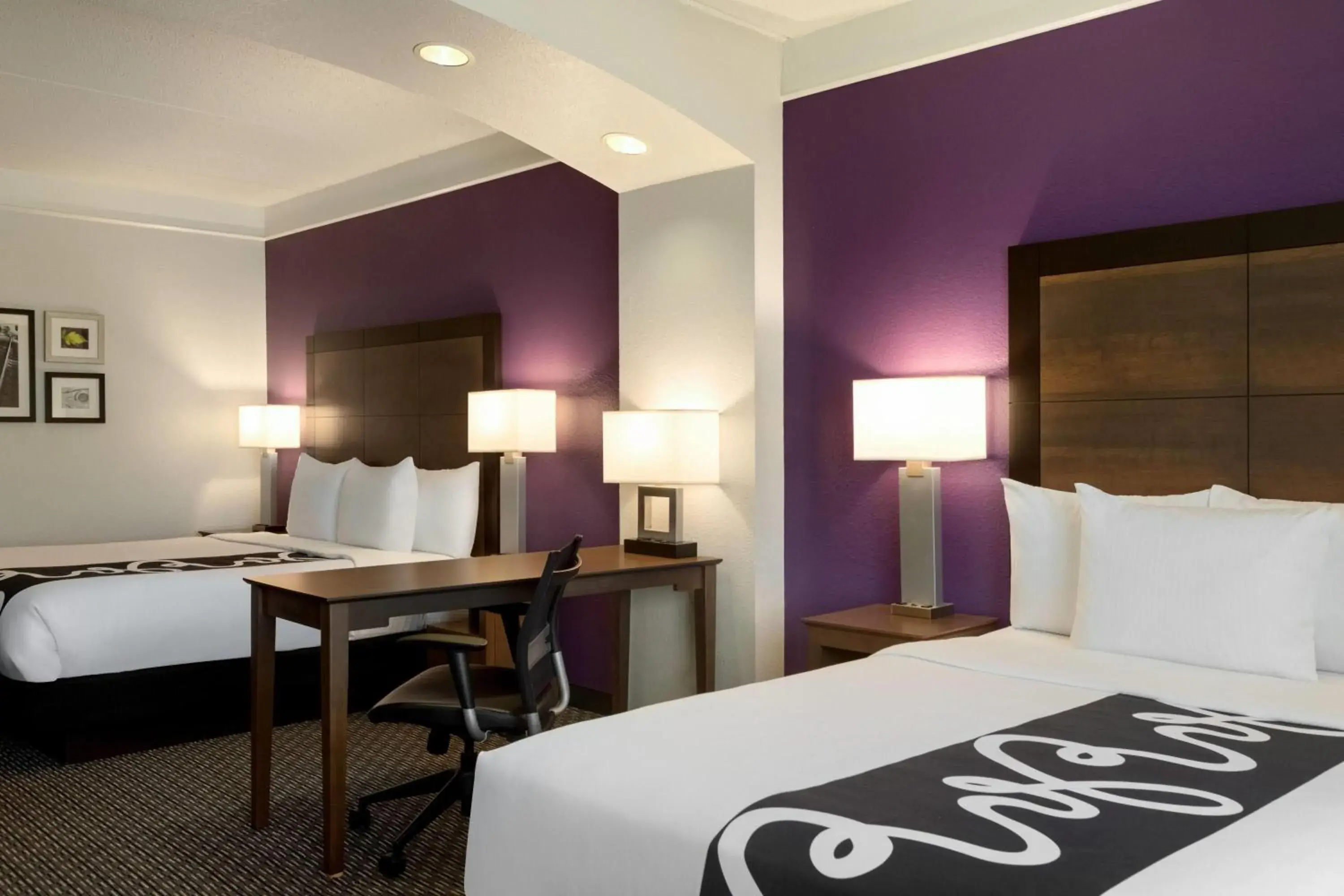 Photo of the whole room, Bed in La Quinta by Wyndham Arlington North 6 Flags Dr Photo of the whole room, Bed in La Quinta by Wyndham Arlington North 6 Flags Dr