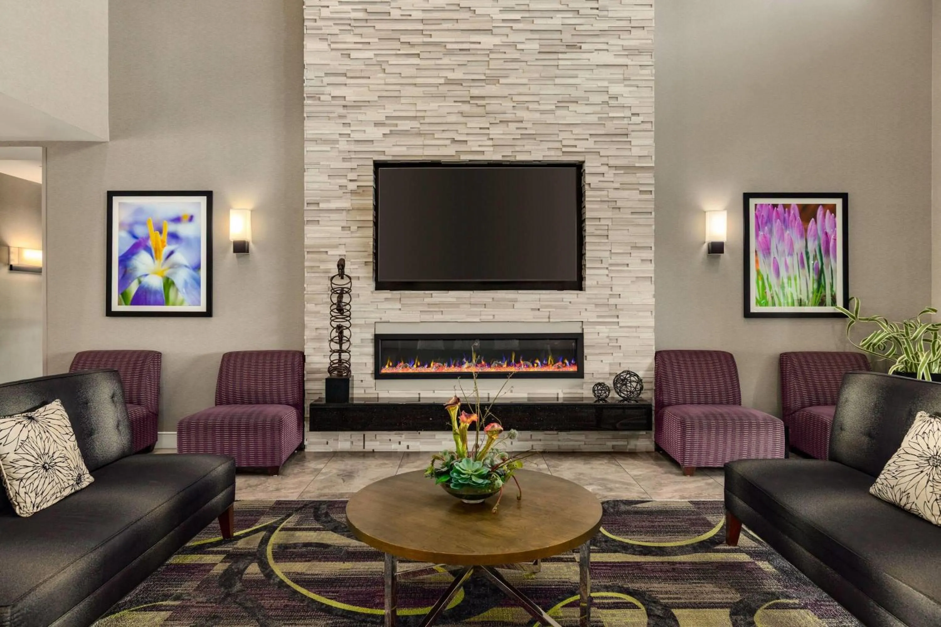 Lobby or reception in La Quinta by Wyndham Arlington North 6 Flags Dr