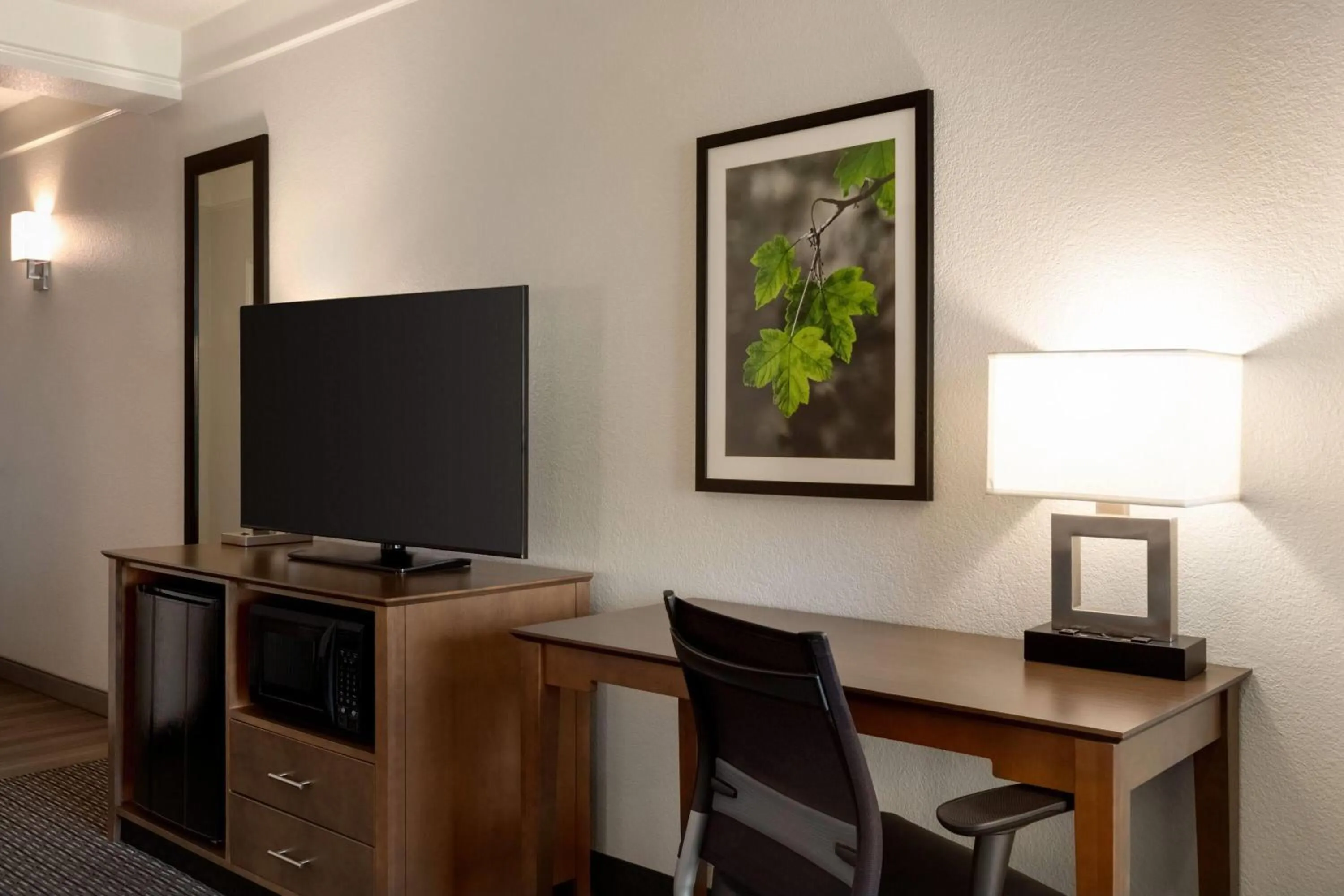 Photo of the whole room in La Quinta by Wyndham Arlington North 6 Flags Dr